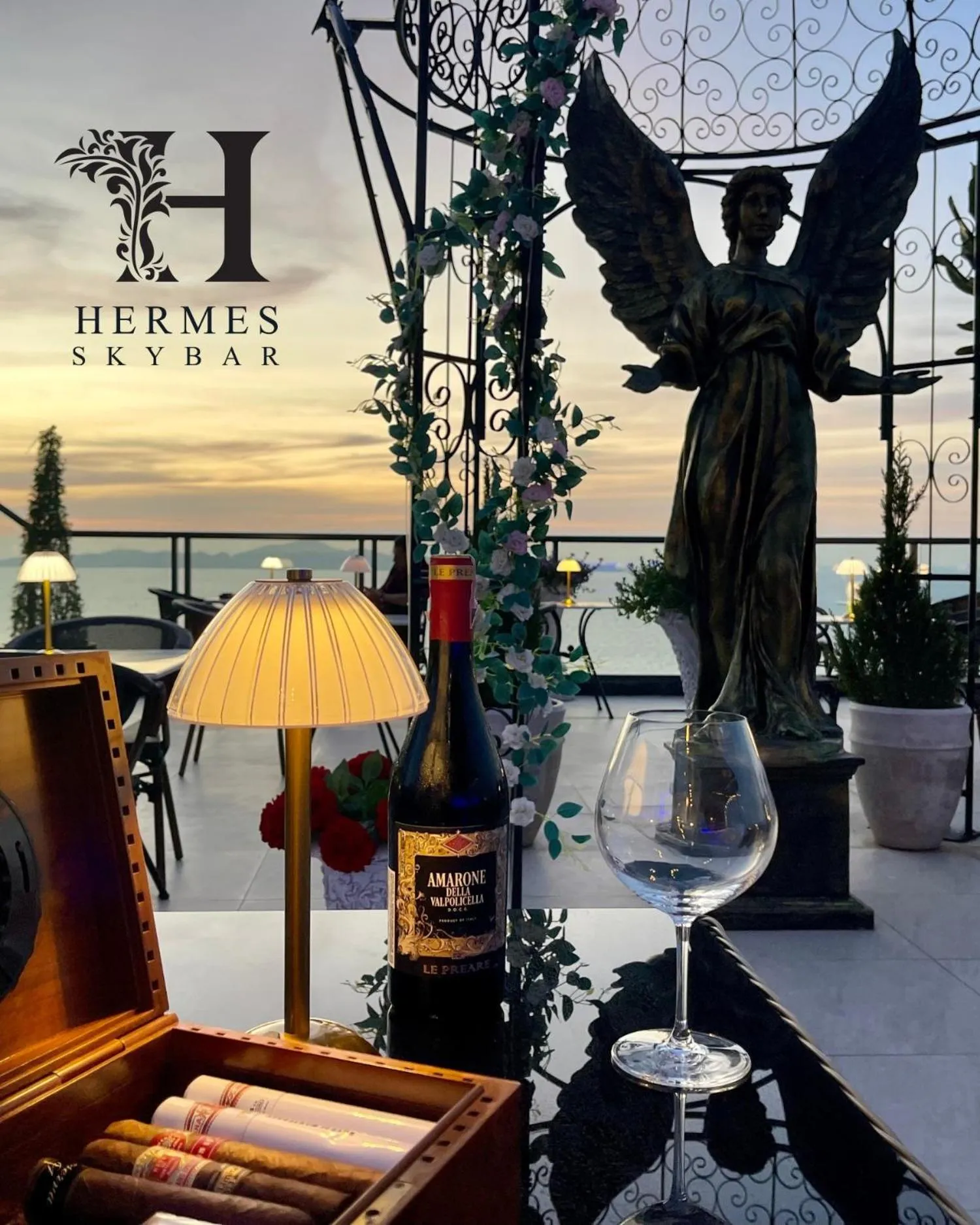 Lounge or bar in The Elysium Prațumnak Pattaya - By SHG