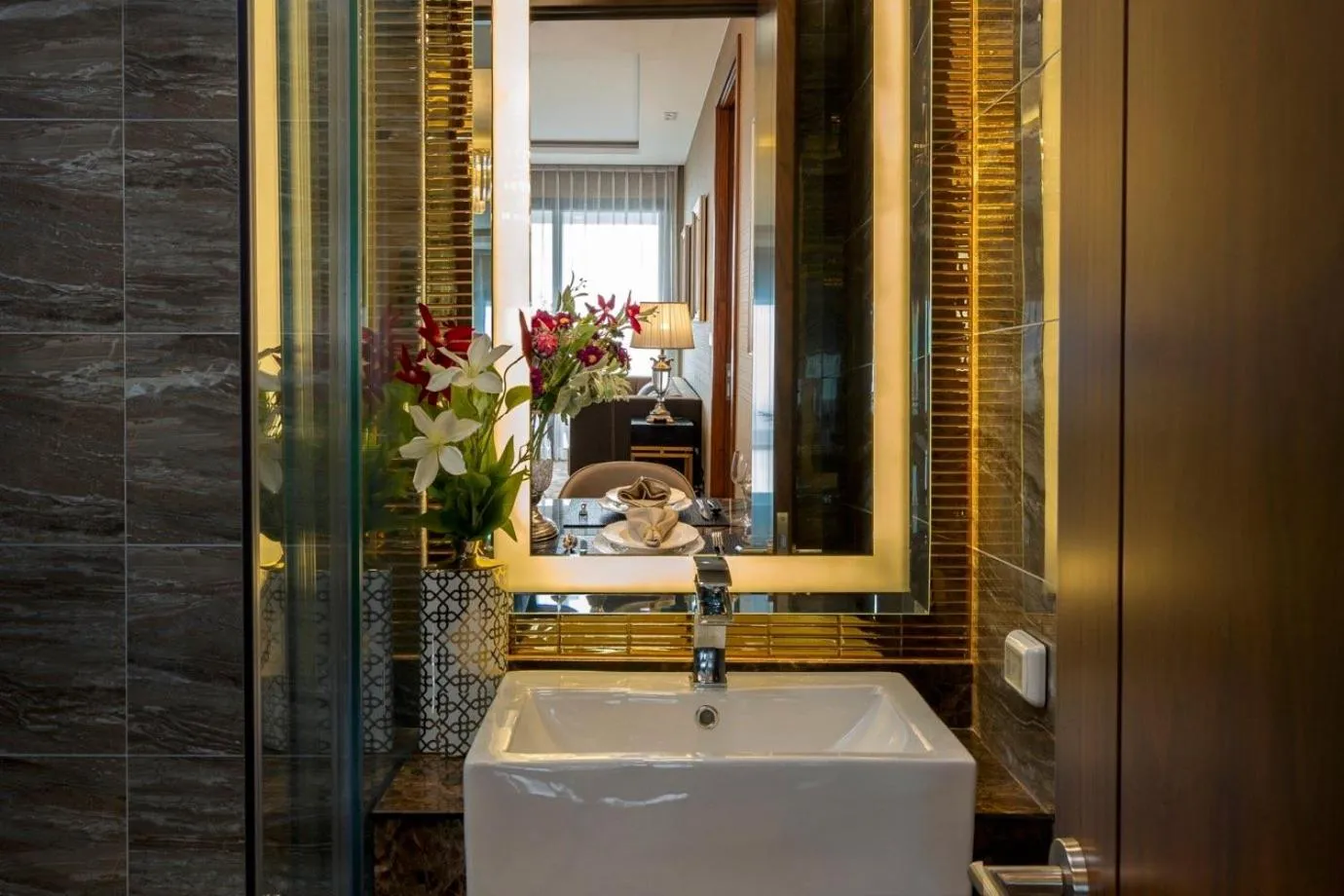 Bathroom in The Elysium Prațumnak Pattaya - By SHG