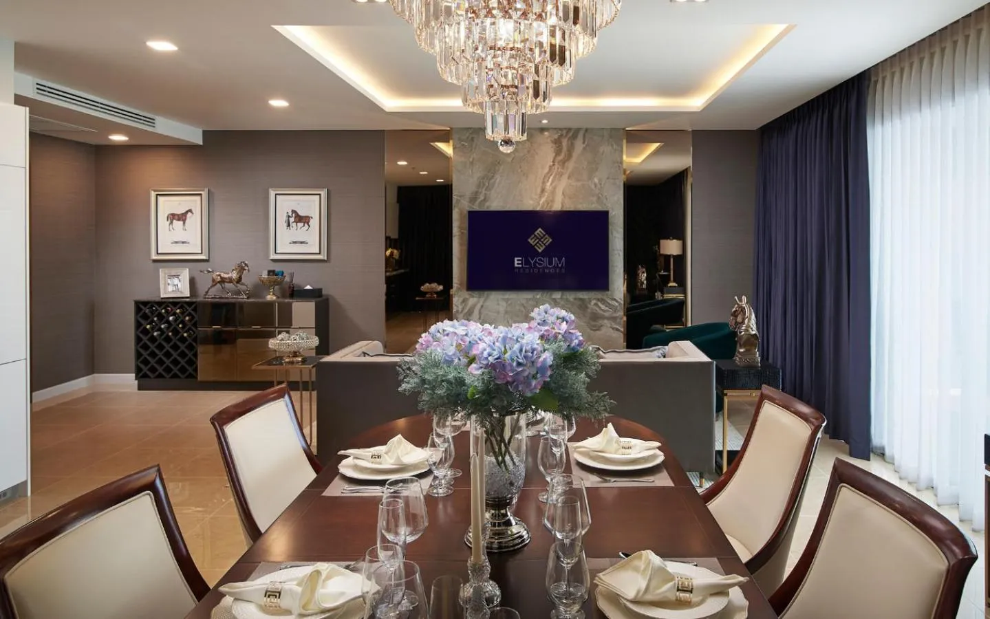 Dining area in The Elysium Prațumnak Pattaya - By SHG