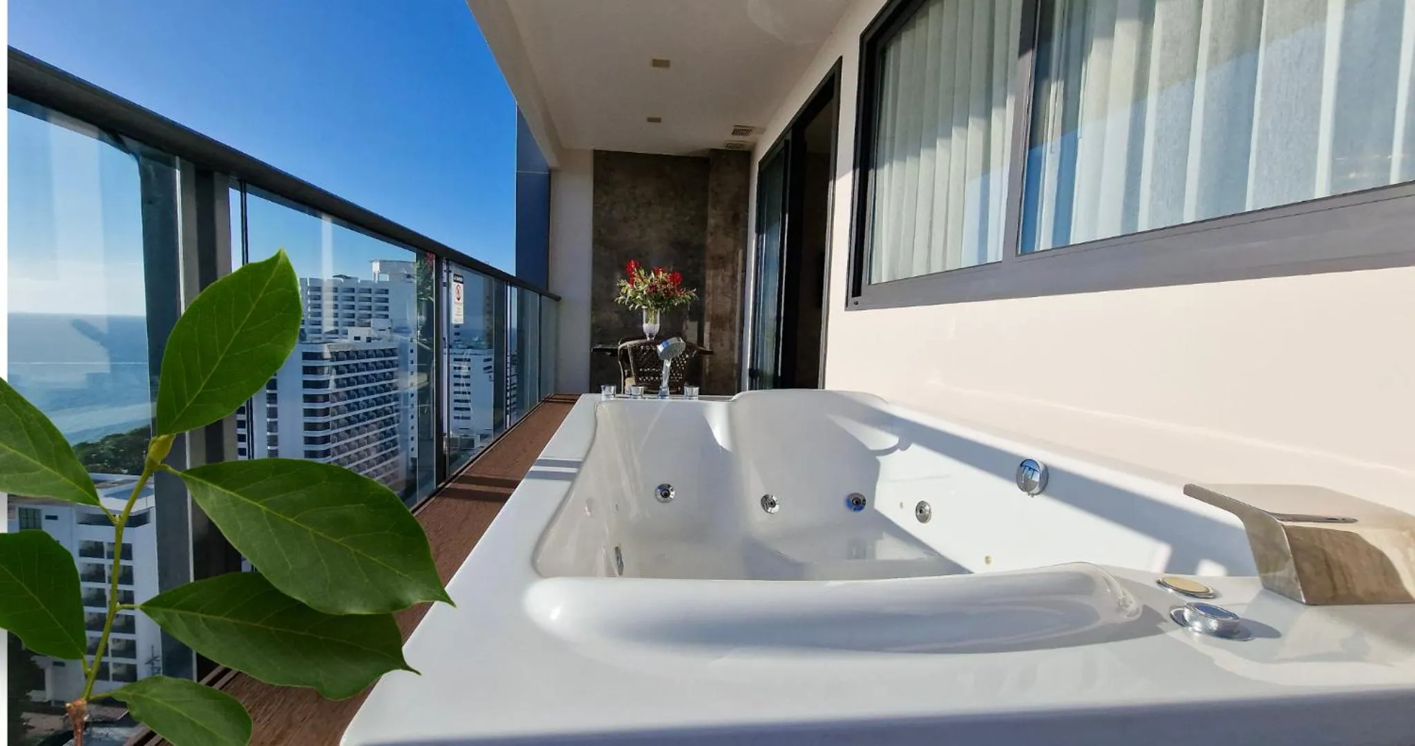 Hot Tub in The Elysium Prațumnak Pattaya - By SHG