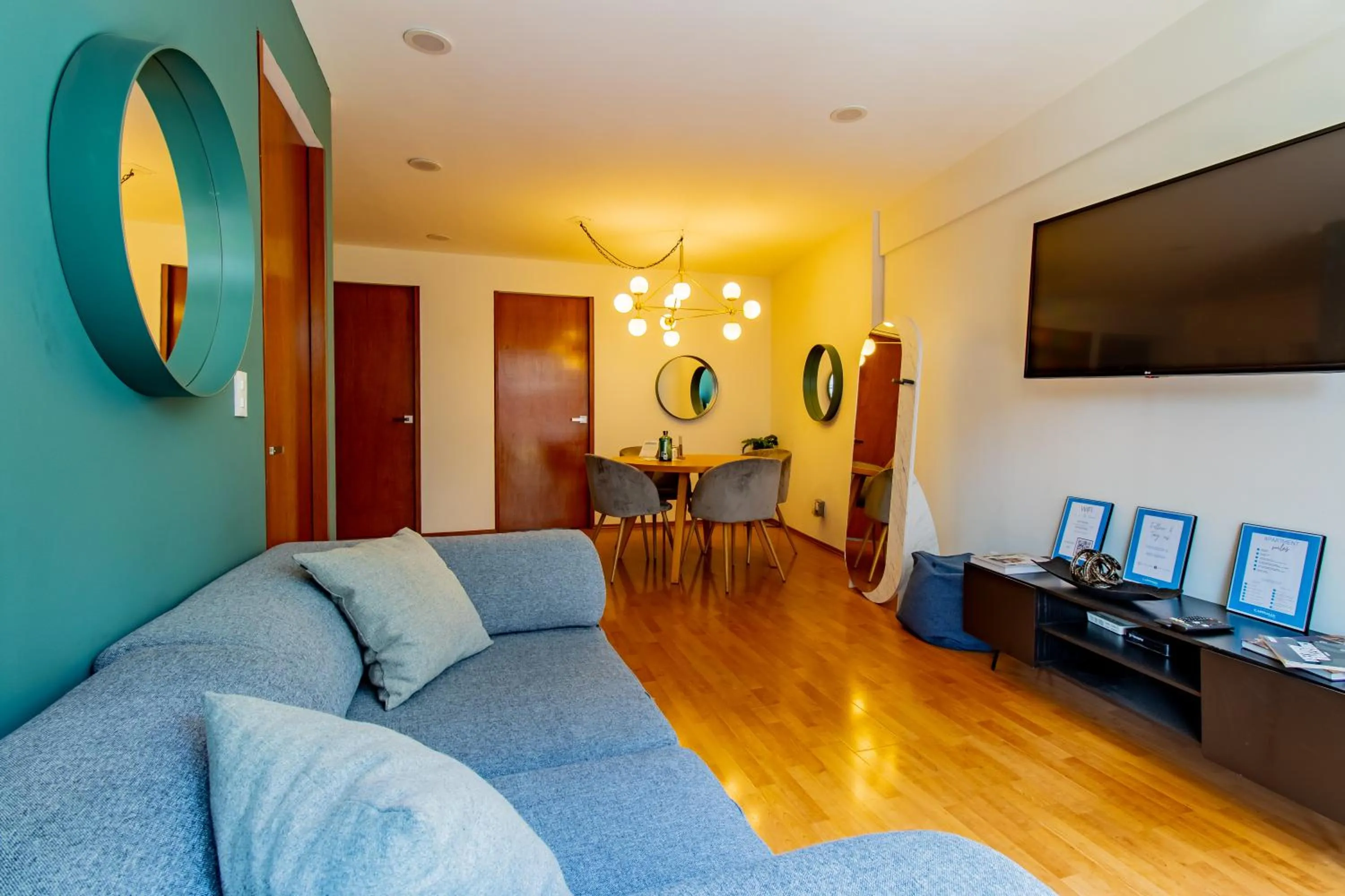 Communal lounge/ TV room in Capitalia Anzures Polanco