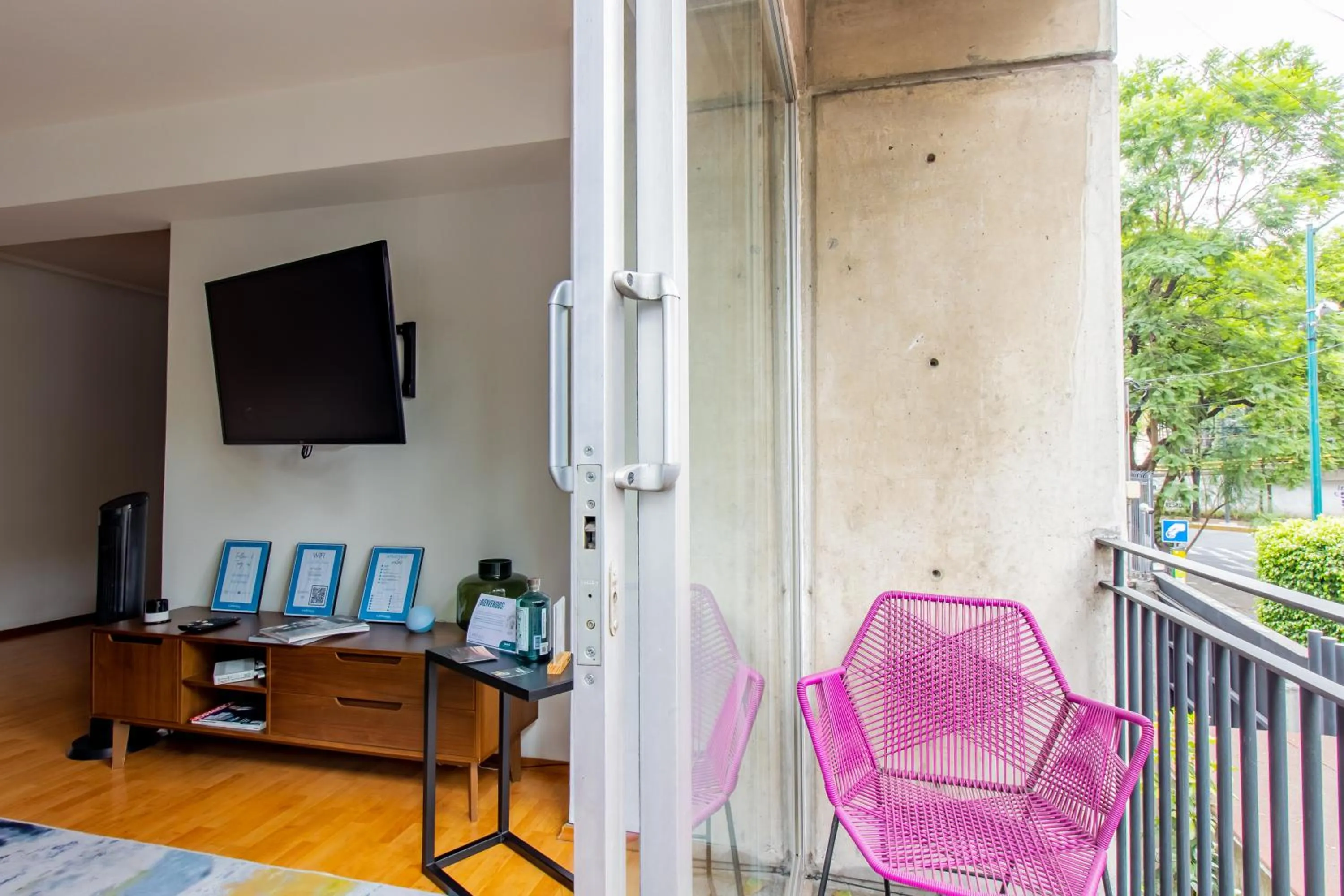 Communal lounge/ TV room in Capitalia Anzures Polanco