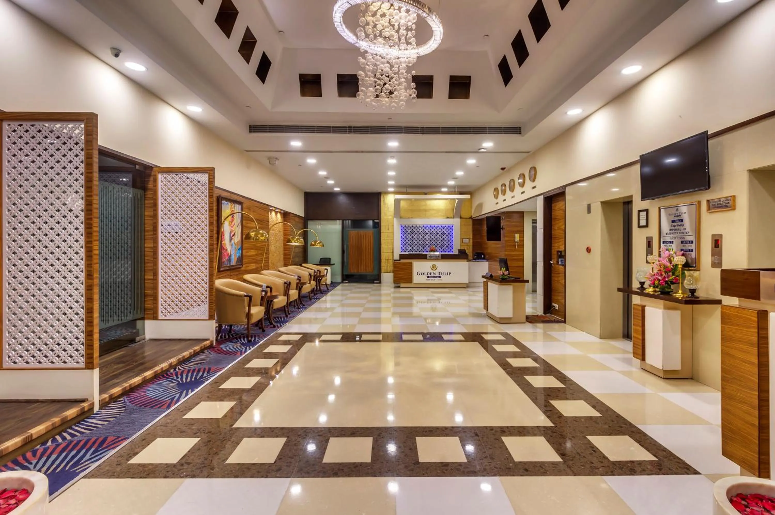 Lobby or reception in Golden Tulip New Delhi - Hari Nagar