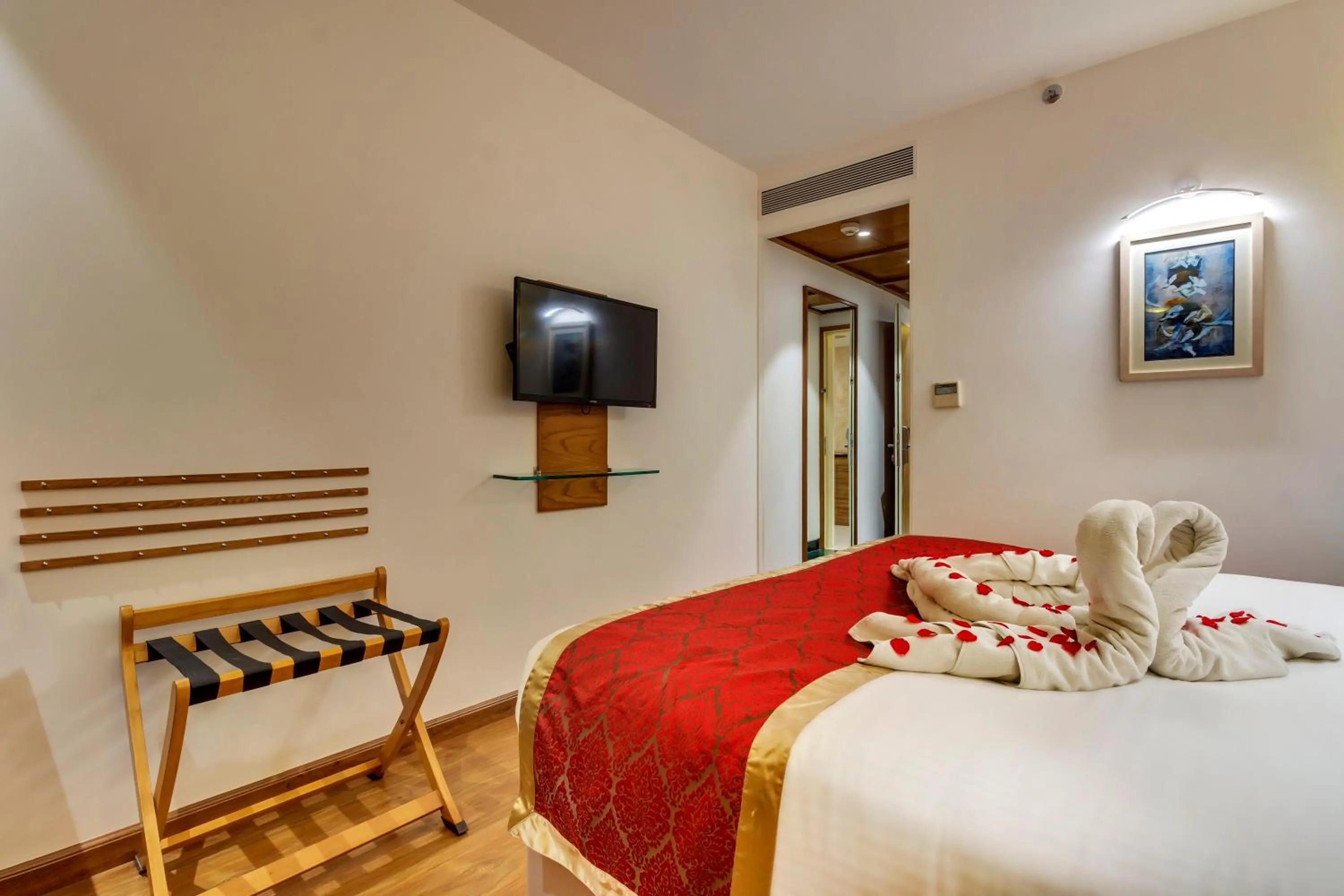 Photo of the whole room, Bed in Golden Tulip New Delhi - Hari Nagar