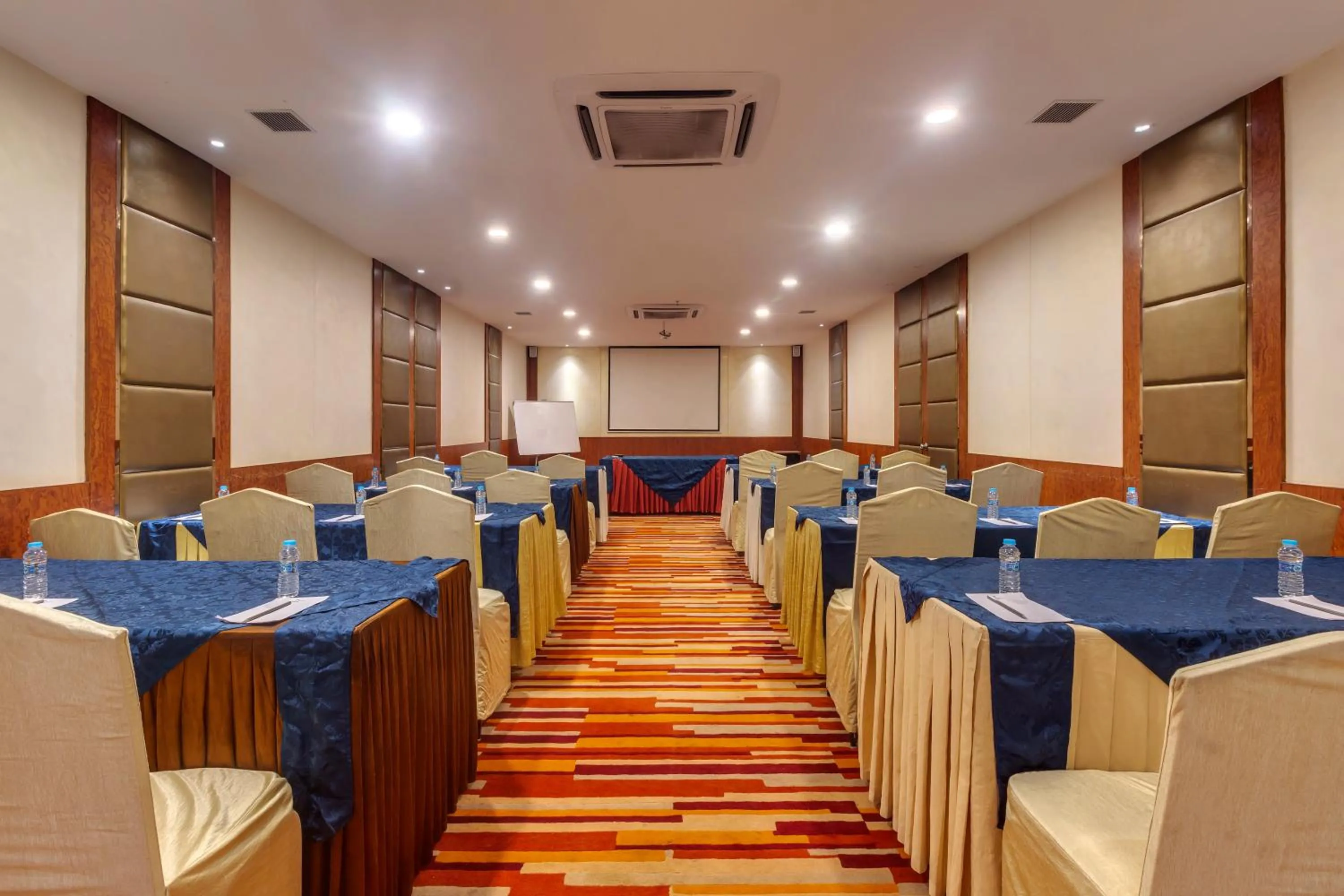 Meeting/conference room in Golden Tulip New Delhi - Hari Nagar