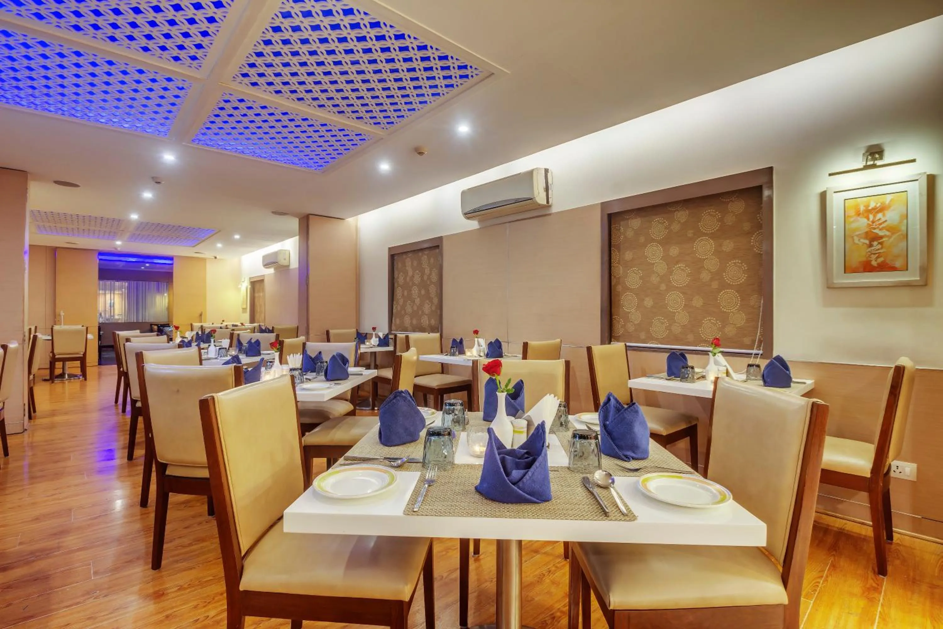 Restaurant/places to eat in Golden Tulip New Delhi - Hari Nagar