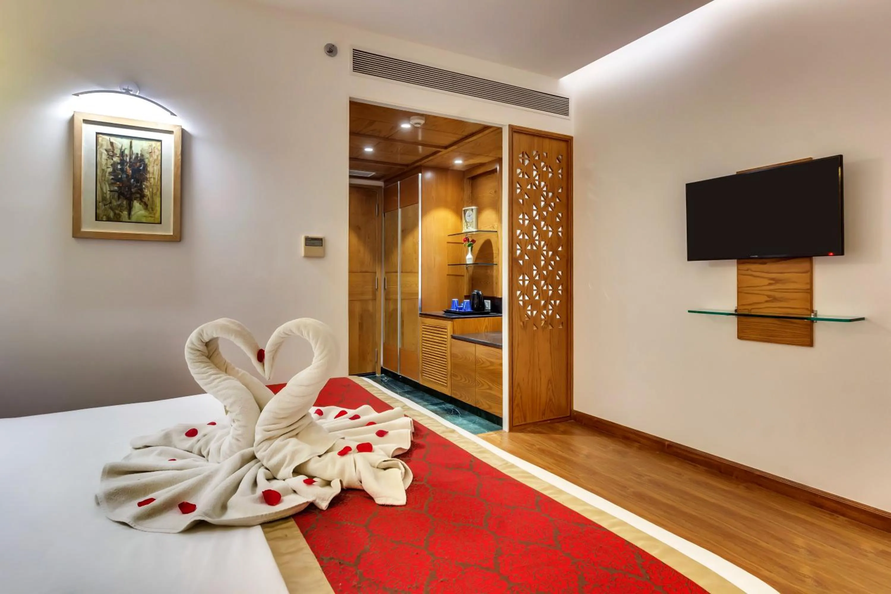 Bed in Golden Tulip New Delhi - Hari Nagar