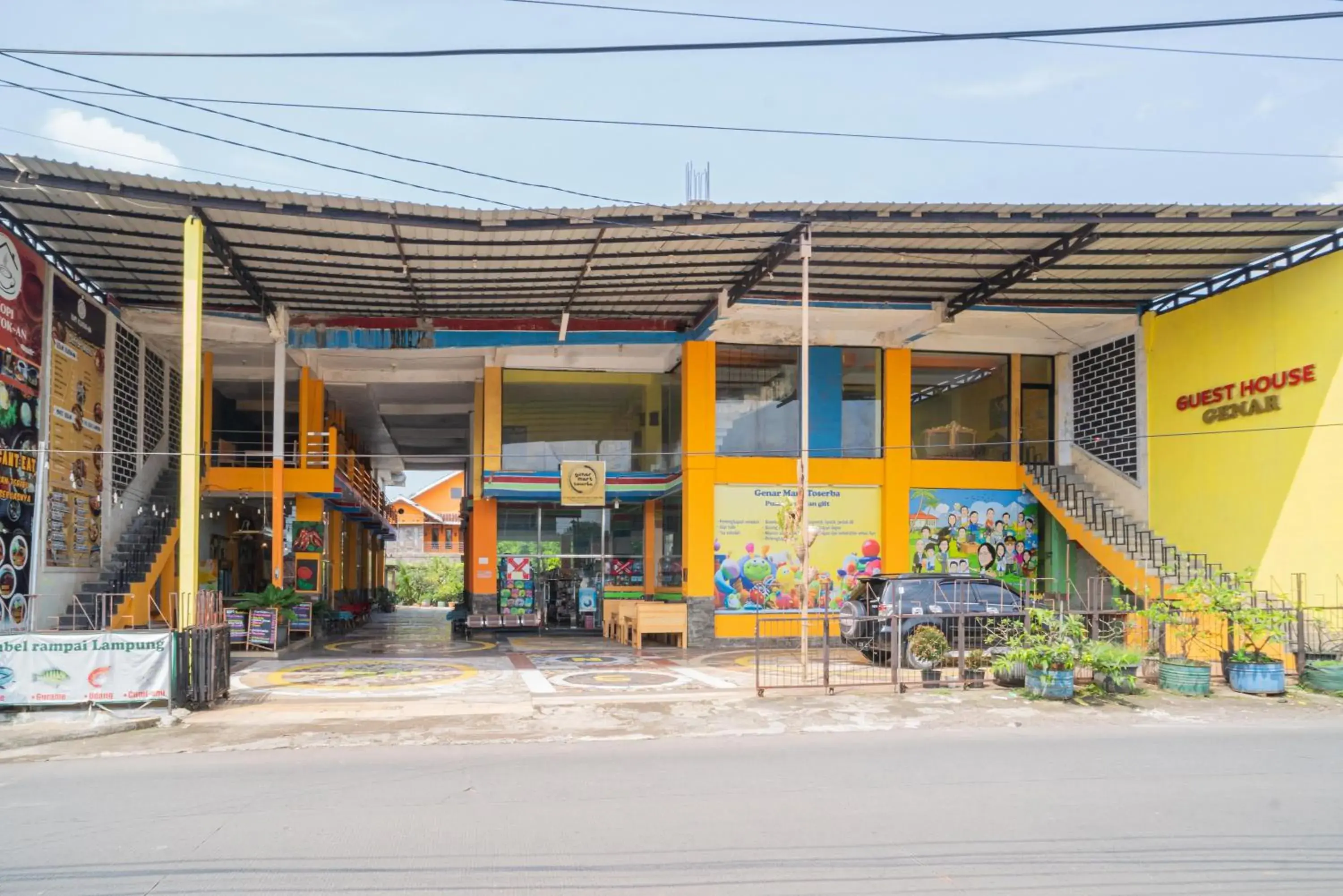 Facade/entrance in RedDoorz @ Kampung Sawah Jatimurni Bekasi Facade/entrance in RedDoorz @ Kampung Sawah Jatimurni Bekasi