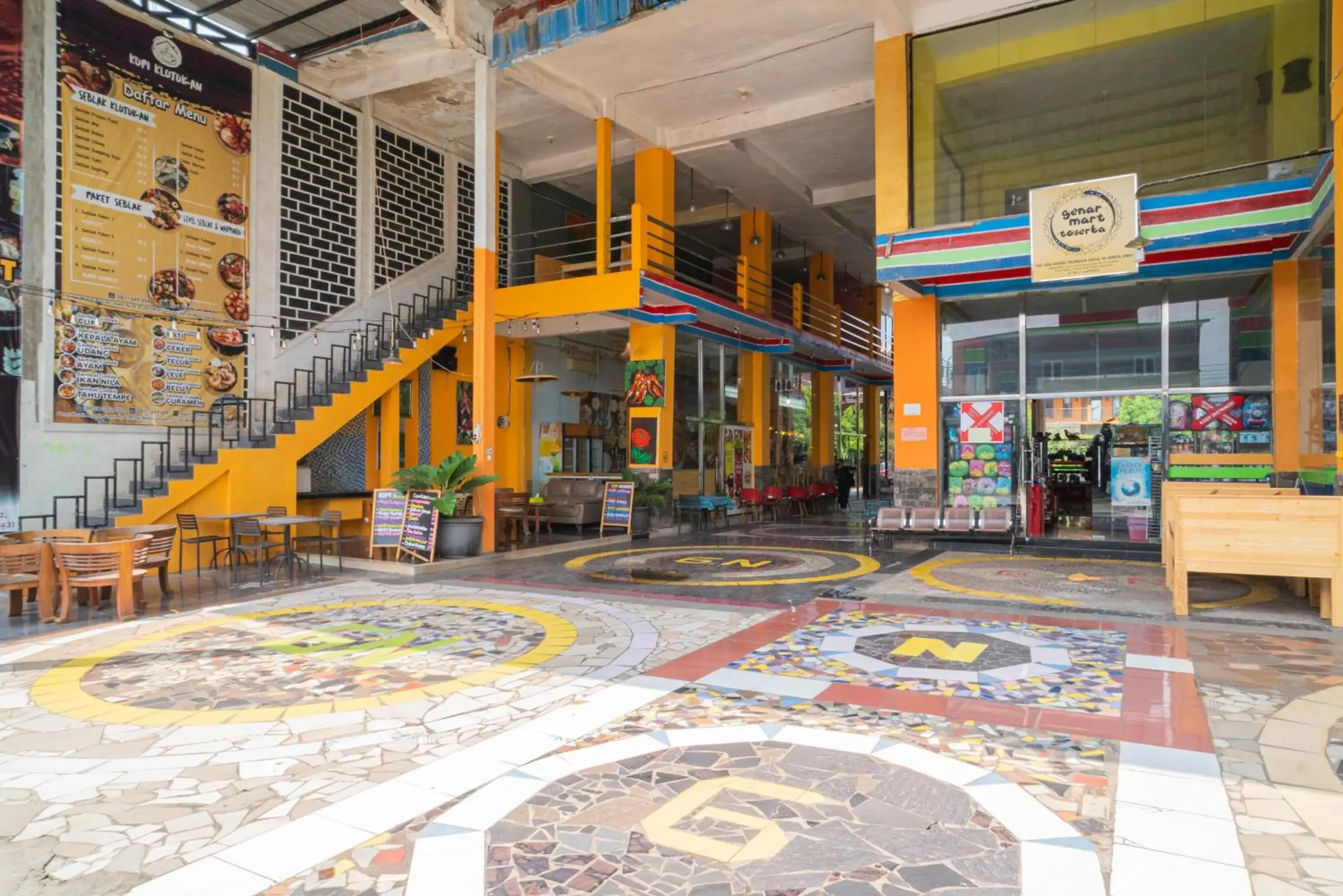Facade/entrance in RedDoorz @ Kampung Sawah Jatimurni Bekasi Facade/entrance in RedDoorz @ Kampung Sawah Jatimurni Bekasi
