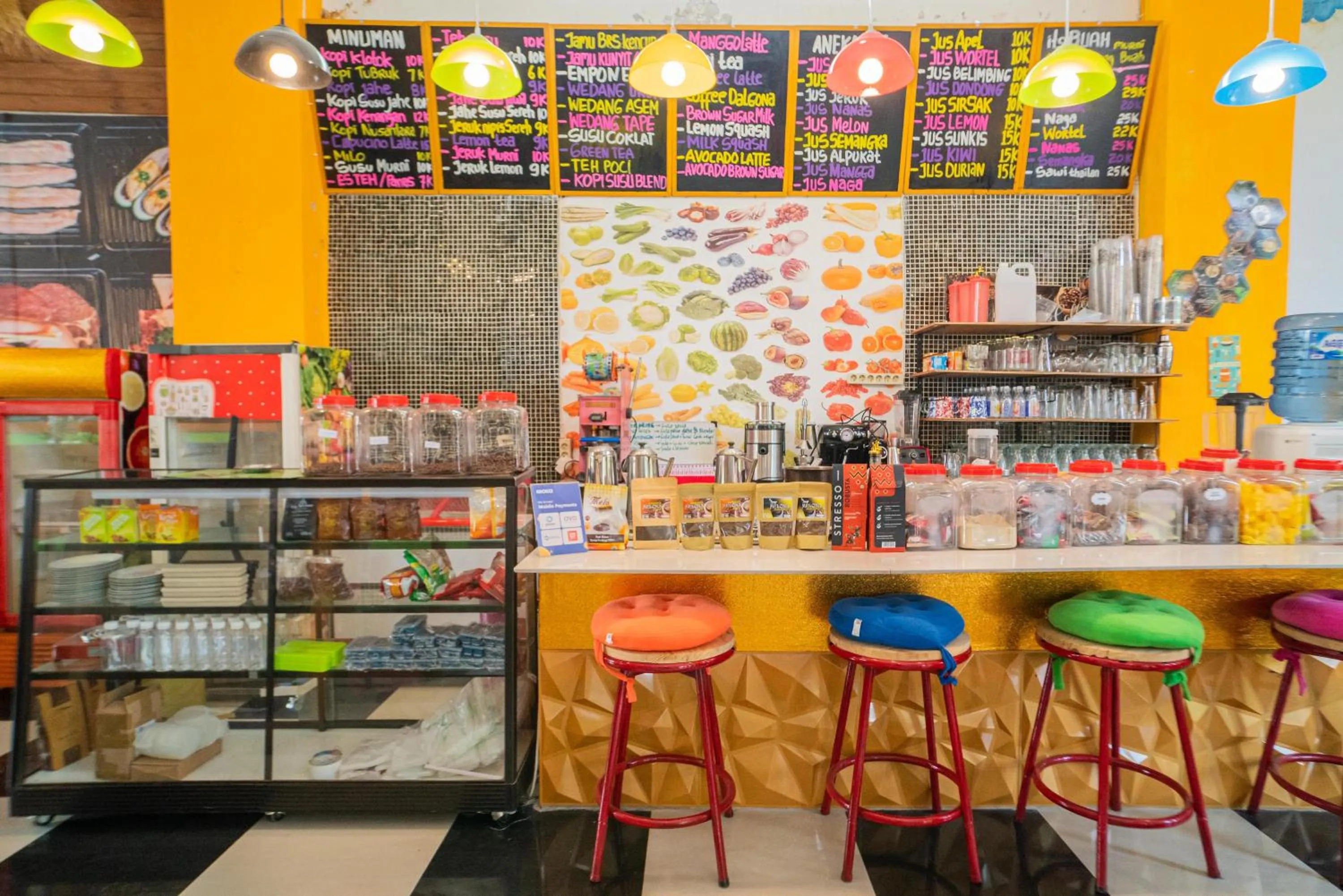 Restaurant/places to eat in RedDoorz @ Kampung Sawah Jatimurni Bekasi