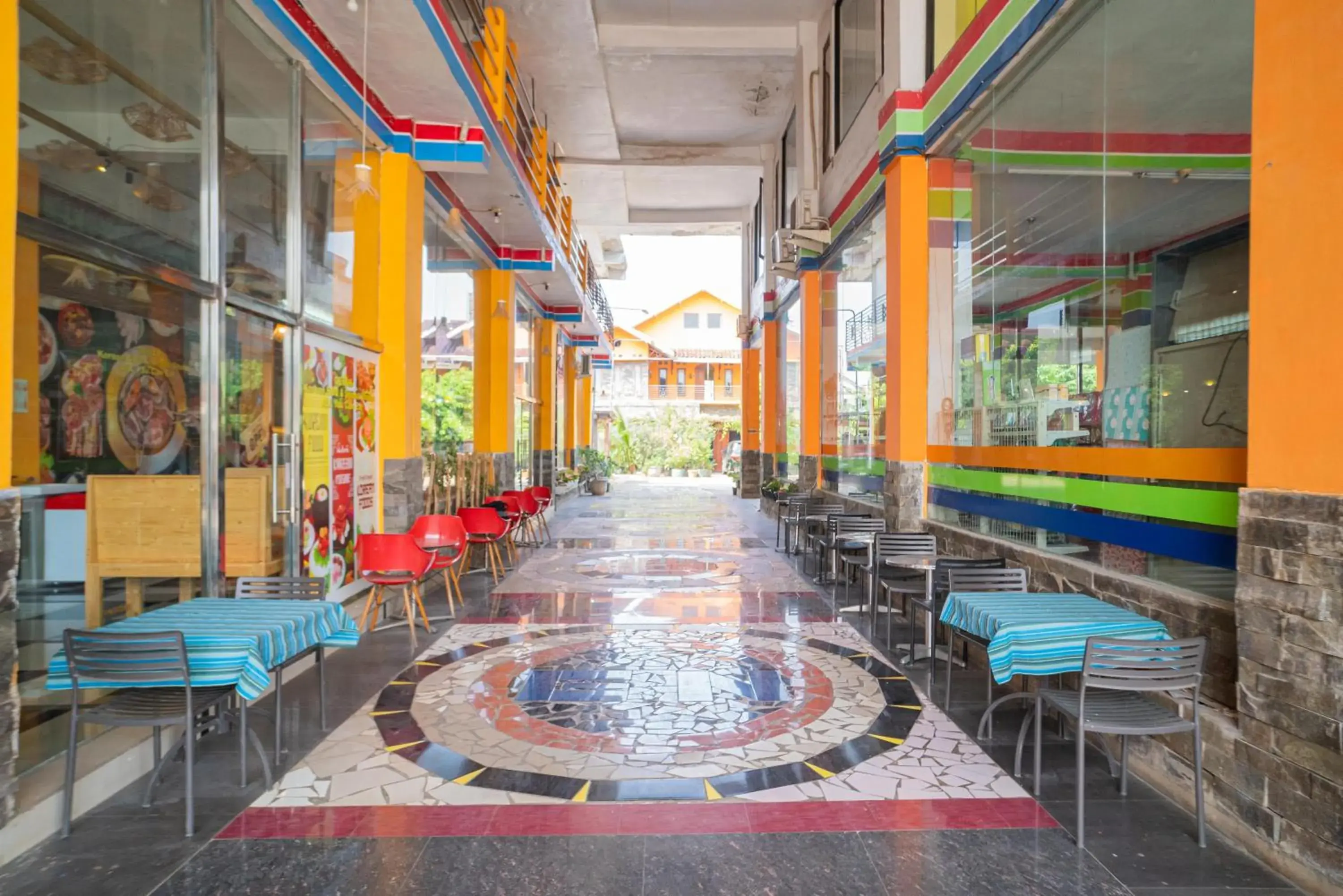 Restaurant/places to eat in RedDoorz @ Kampung Sawah Jatimurni Bekasi Restaurant/places to eat in RedDoorz @ Kampung Sawah Jatimurni Bekasi