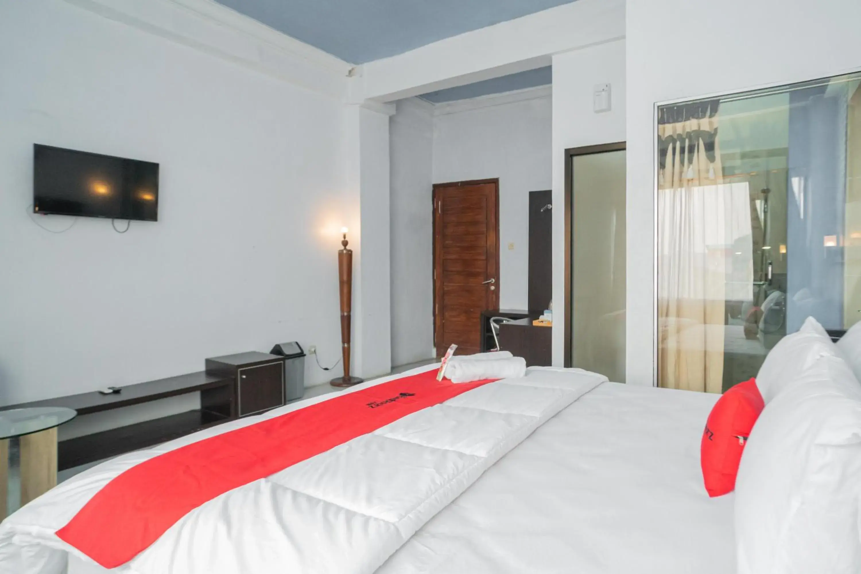 Bedroom, Bed in RedDoorz @ Kampung Sawah Jatimurni Bekasi Bedroom, Bed in RedDoorz @ Kampung Sawah Jatimurni Bekasi