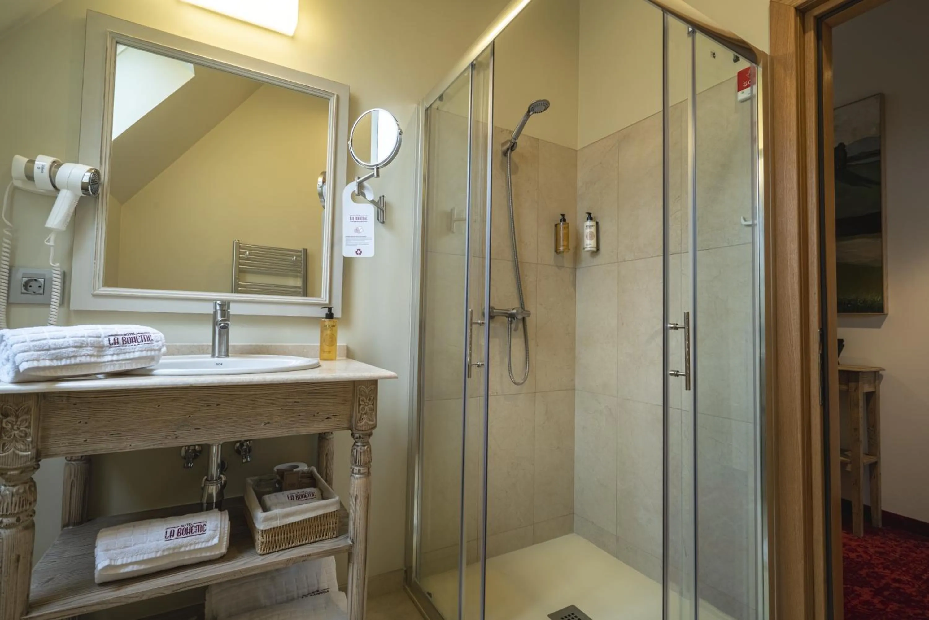 Shower in La Boheme Boutique Casa Soare