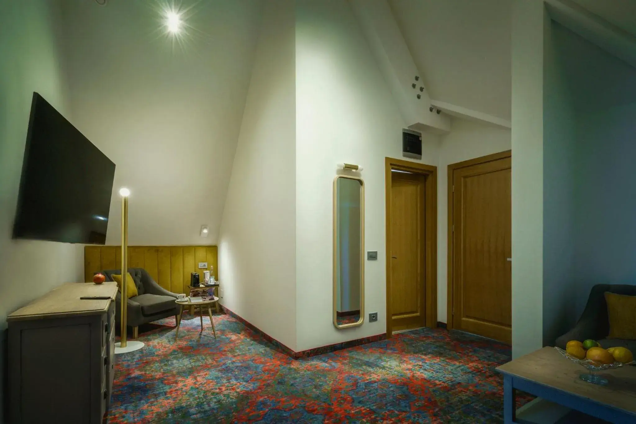 TV and multimedia, Bed in La Boheme Boutique Casa Soare TV and multimedia, Bed in La Boheme Boutique Casa Soare