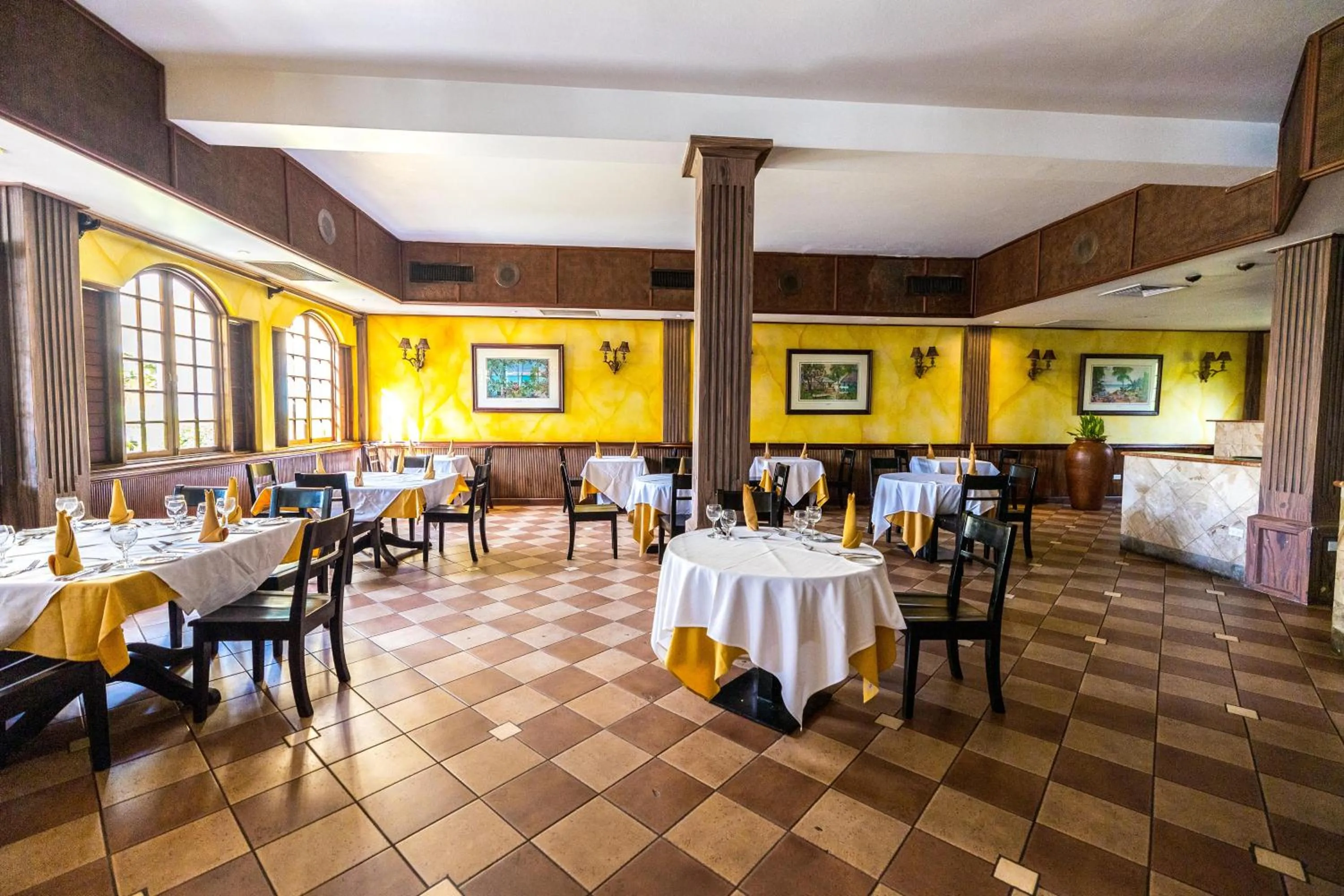 Restaurant/places to eat in Jewel Paradise Cove Adult Beach Resort & Spa