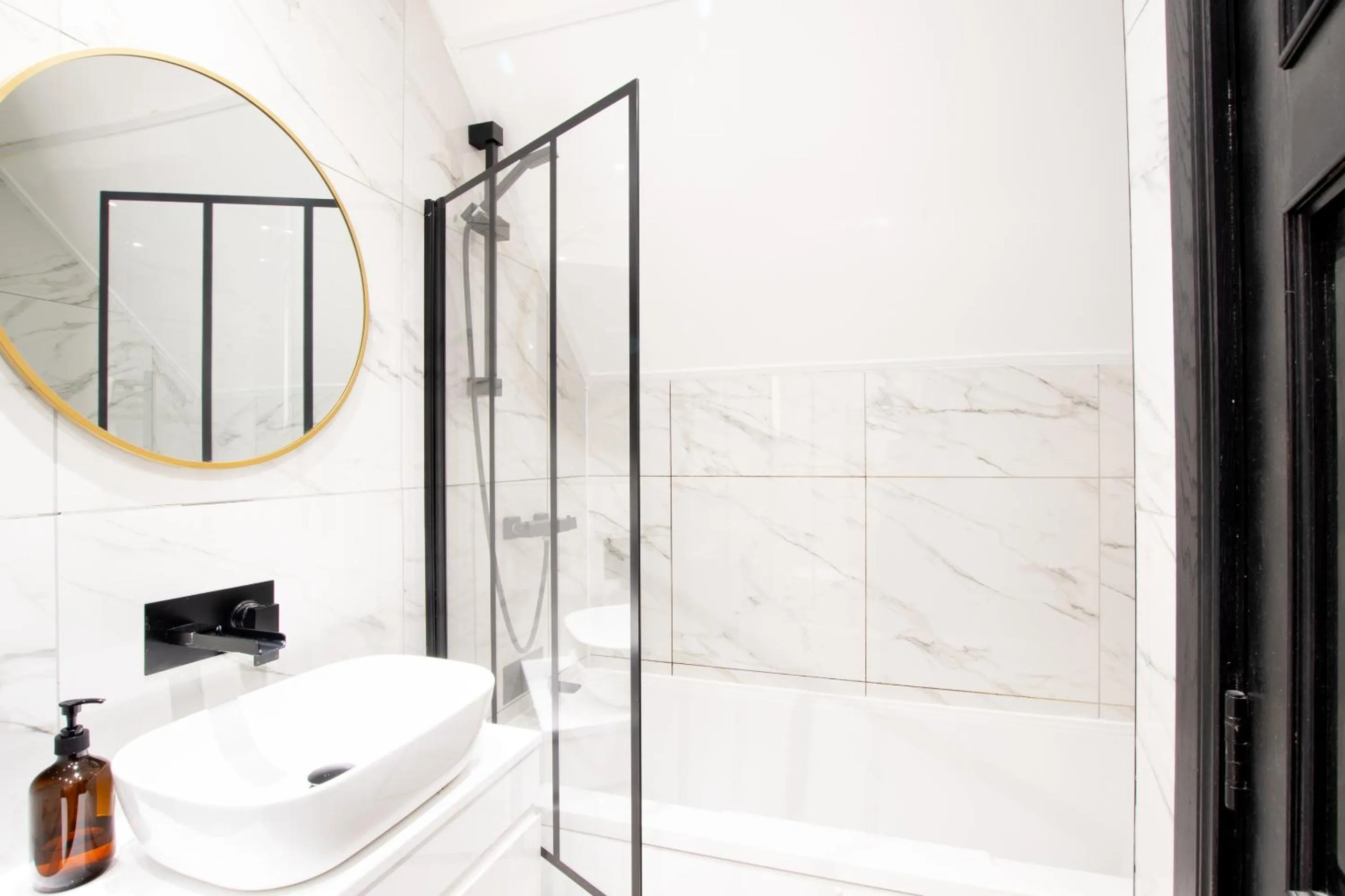 Bathroom in Northern Hideaways Apple Store