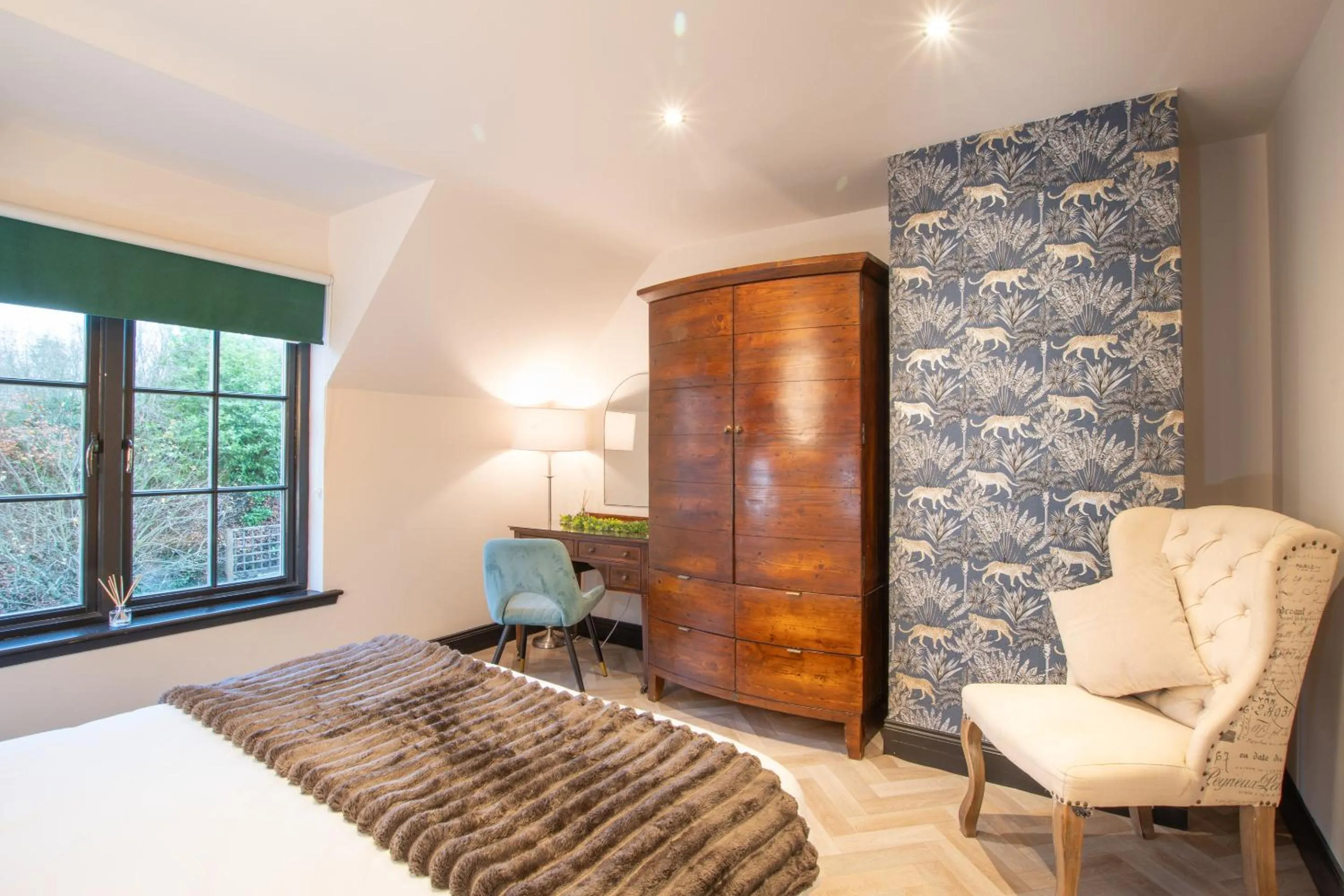 Bedroom, Bed in Northern Hideaways Apple Store