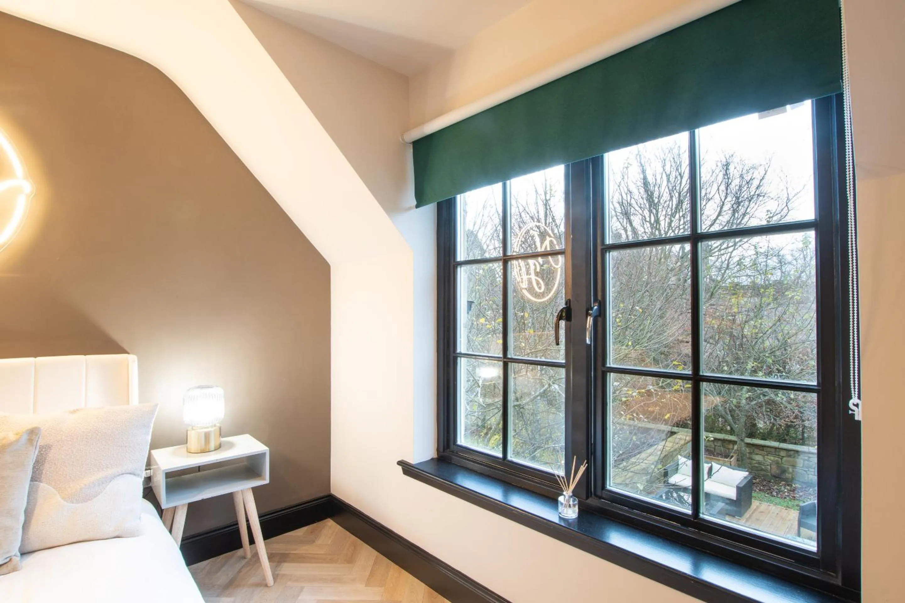 Bedroom, Bed in Northern Hideaways Apple Store