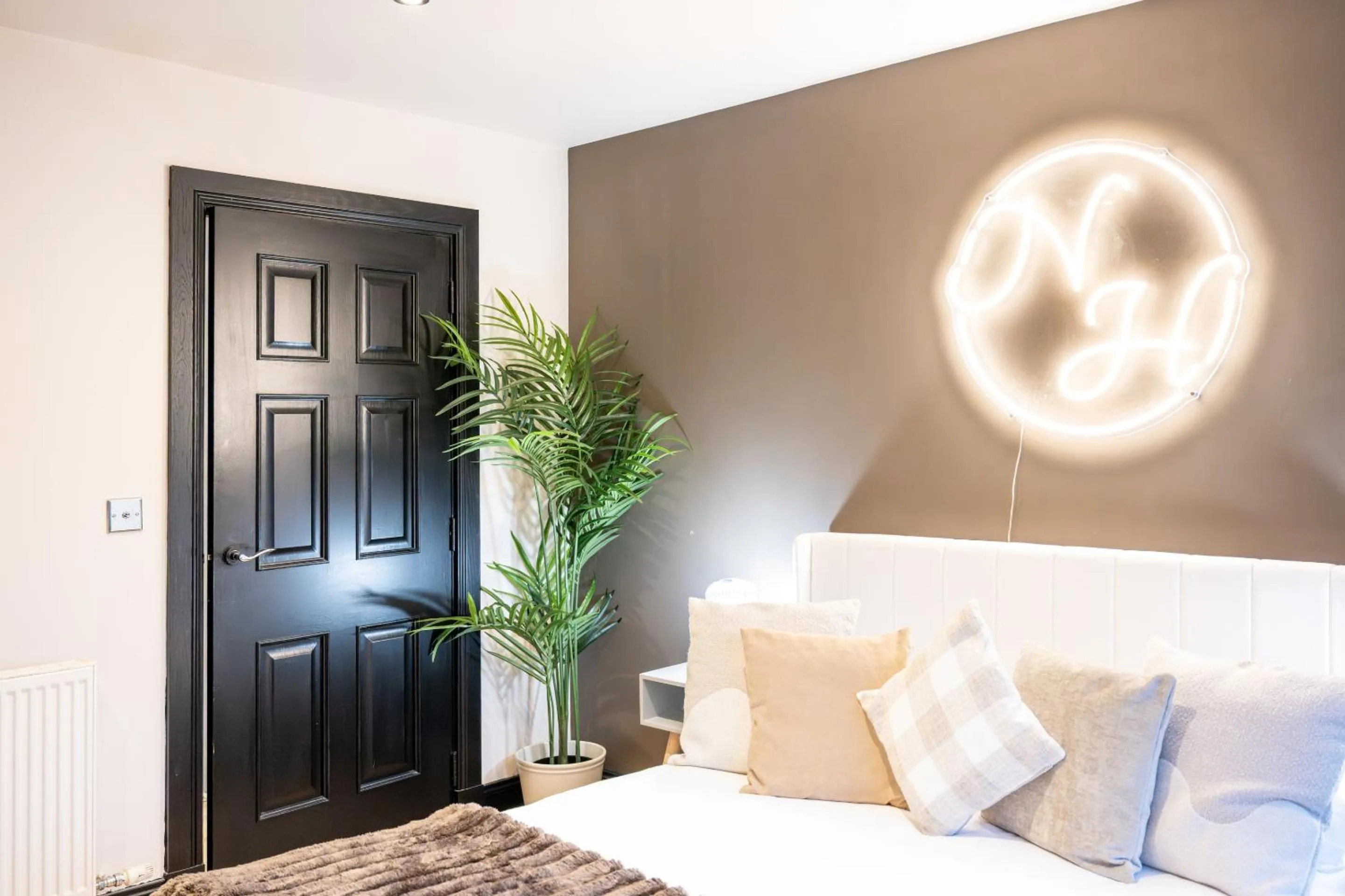 Bedroom, Bed in Northern Hideaways Apple Store