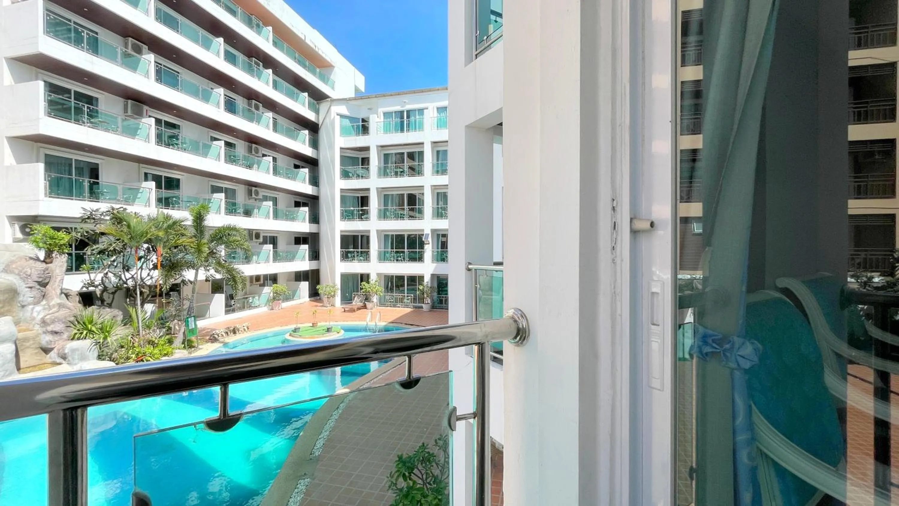 Balcony/Terrace in Dragon Beach Resort , Jomtien Beach Pattaya