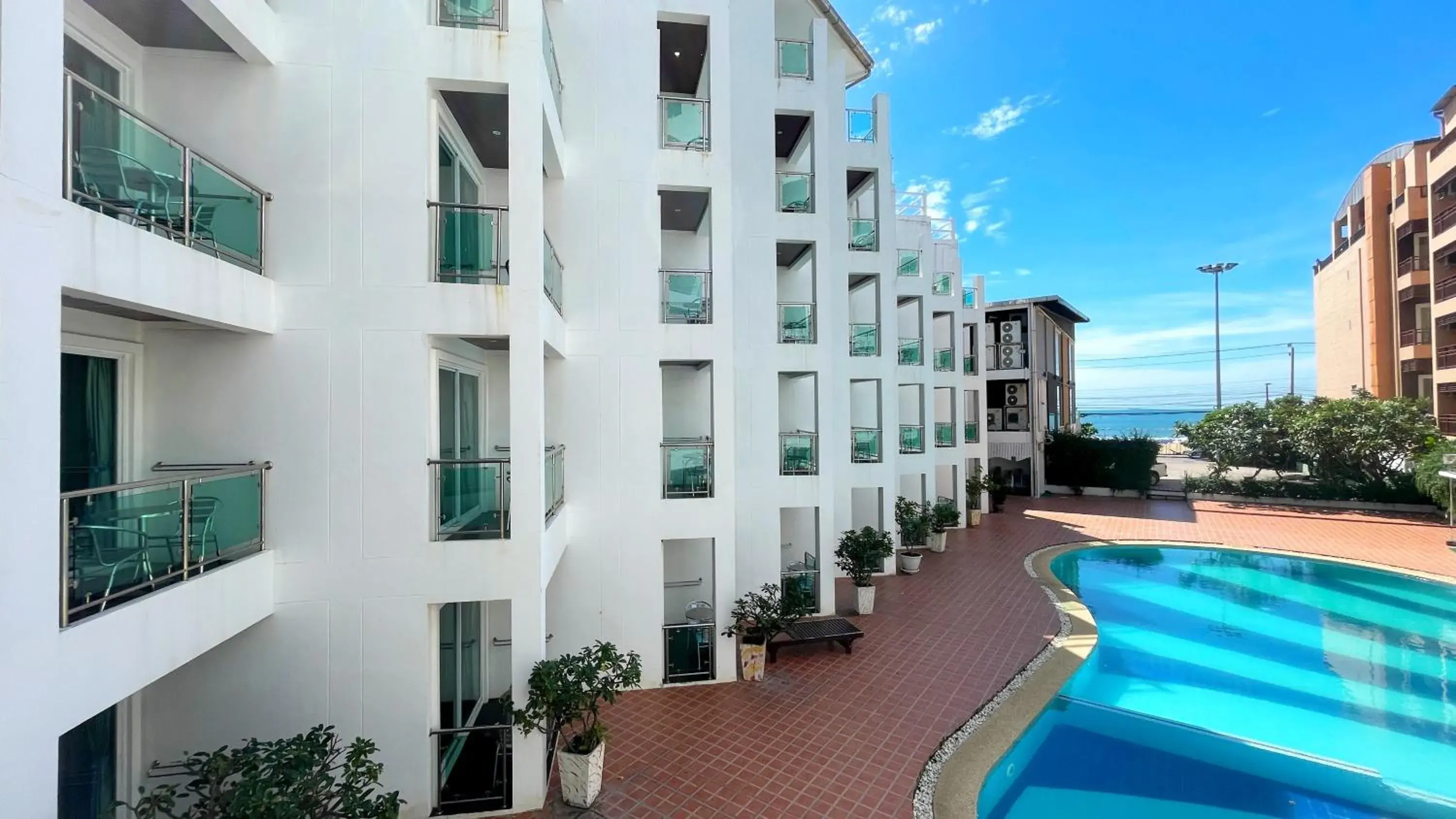 Pool view in Dragon Beach Resort , Jomtien Beach Pattaya Pool view in Dragon Beach Resort , Jomtien Beach Pattaya