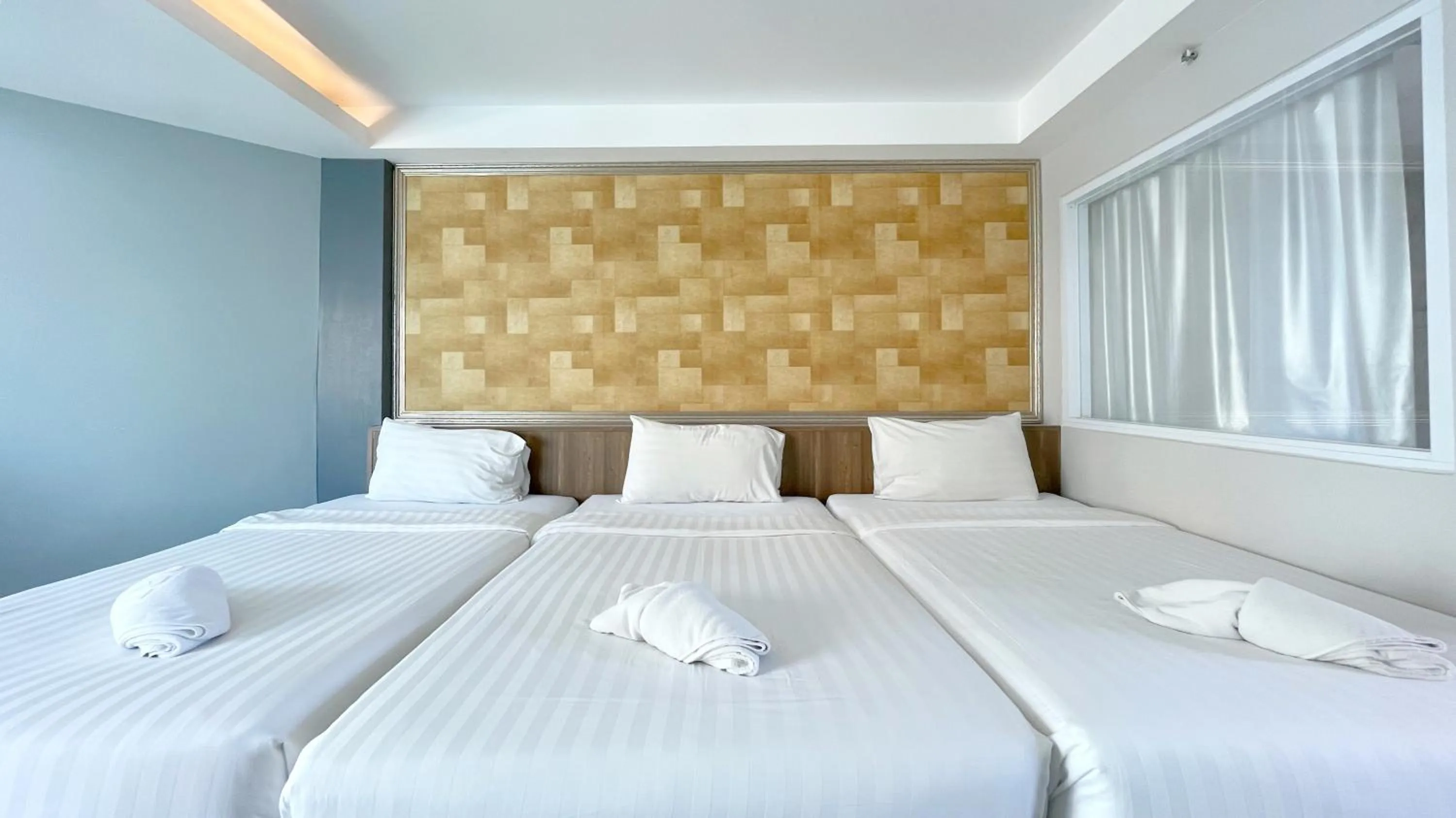 Bed in Dragon Beach Resort , Jomtien Beach Pattaya