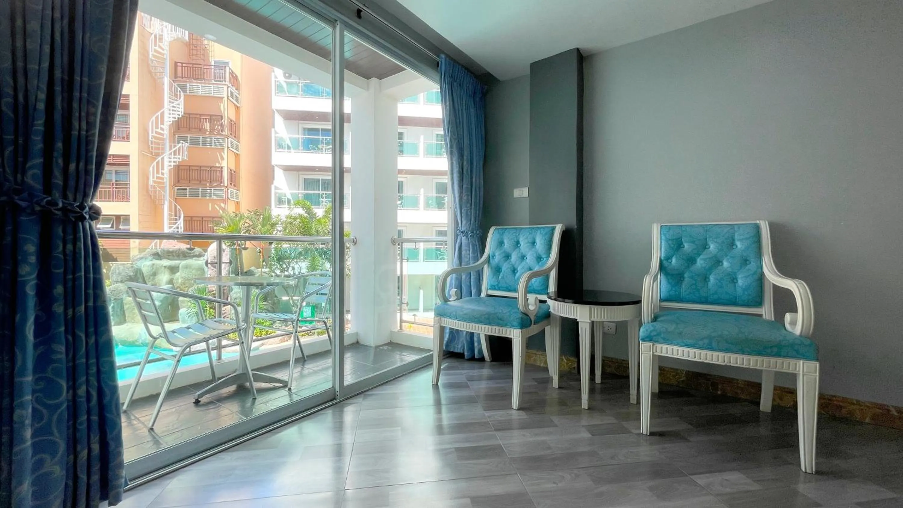 Balcony/Terrace in Dragon Beach Resort , Jomtien Beach Pattaya