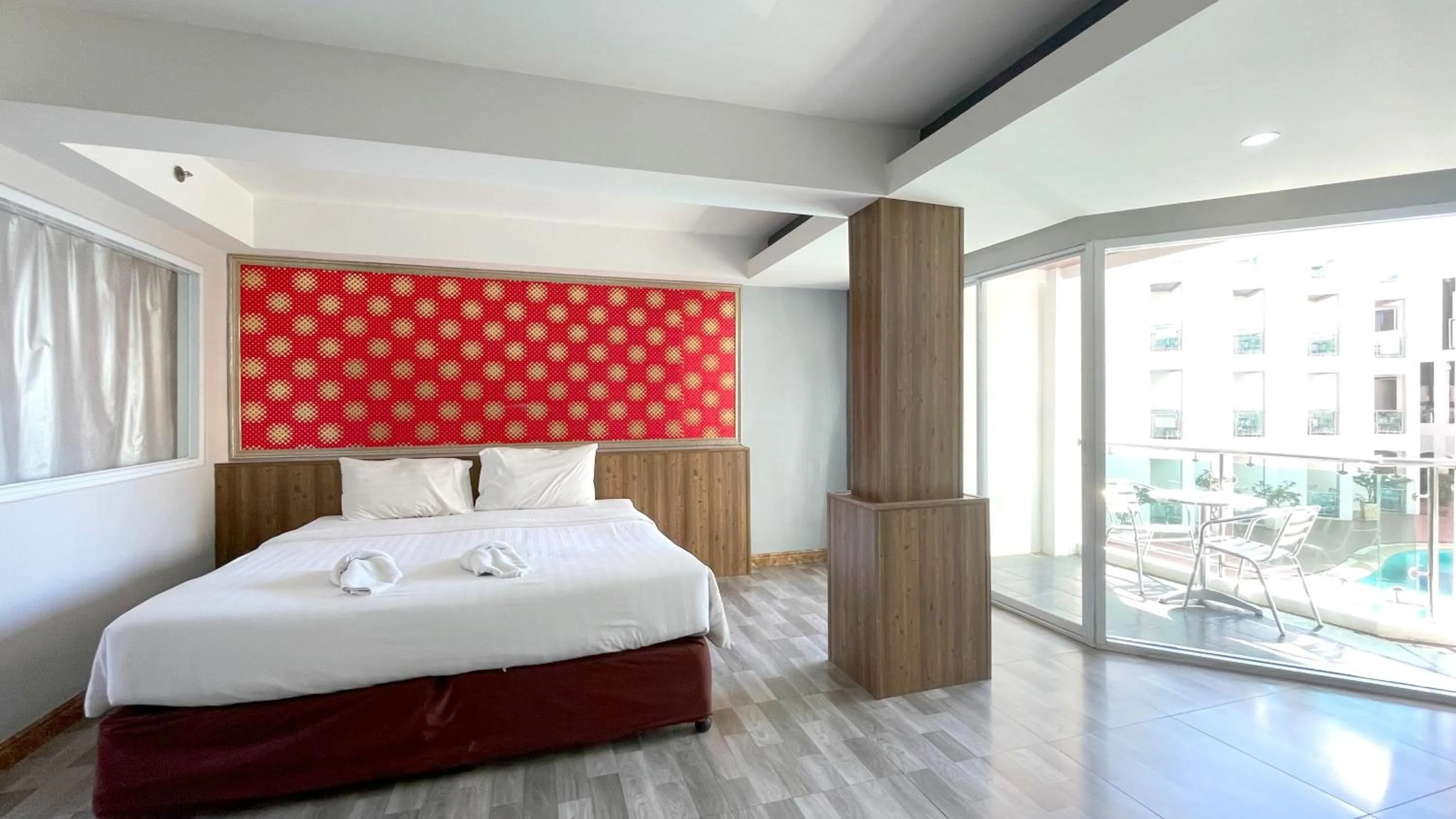 Photo of the whole room, Bed in Dragon Beach Resort , Jomtien Beach Pattaya