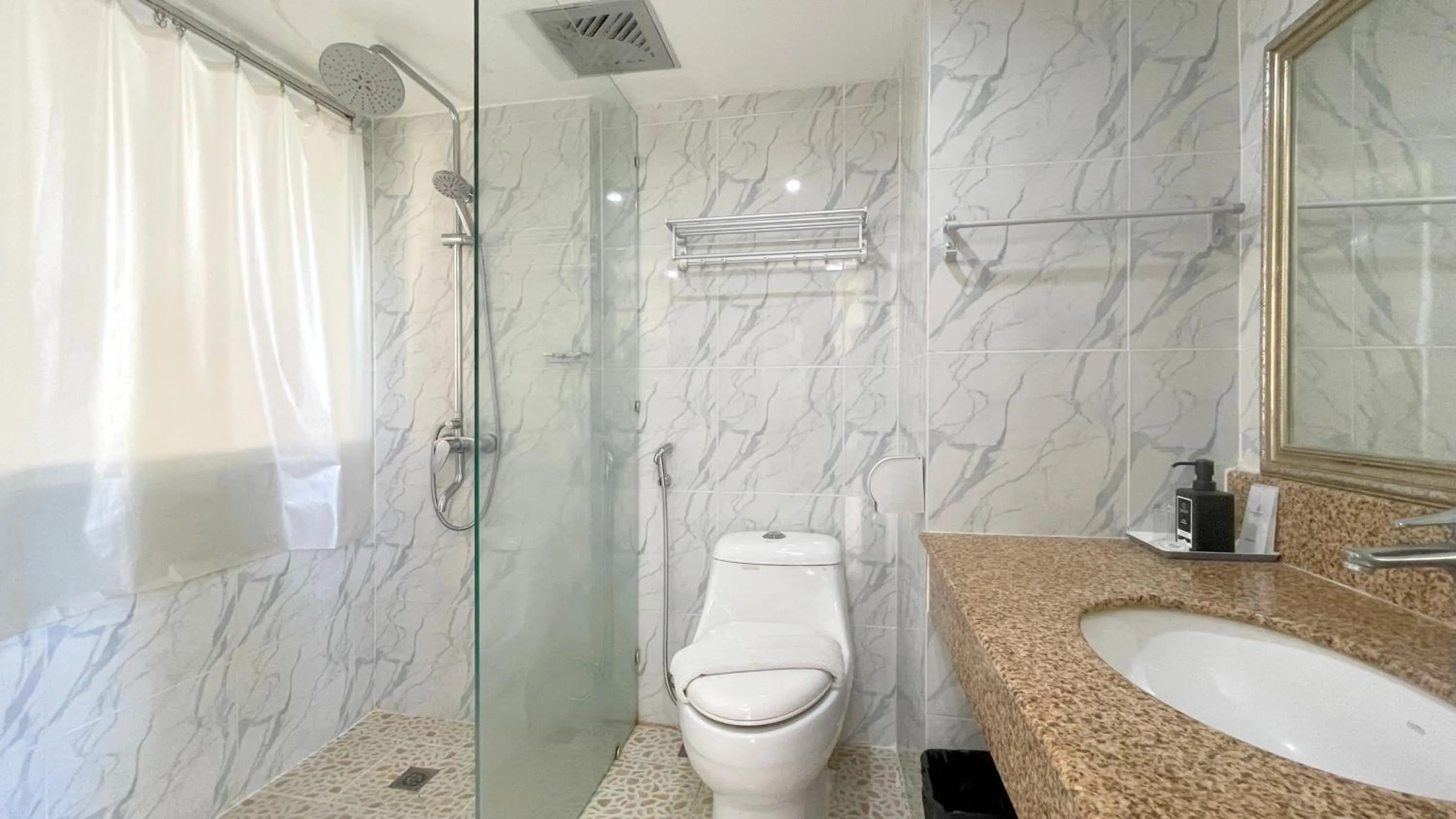 Bathroom in Dragon Beach Resort , Jomtien Beach Pattaya