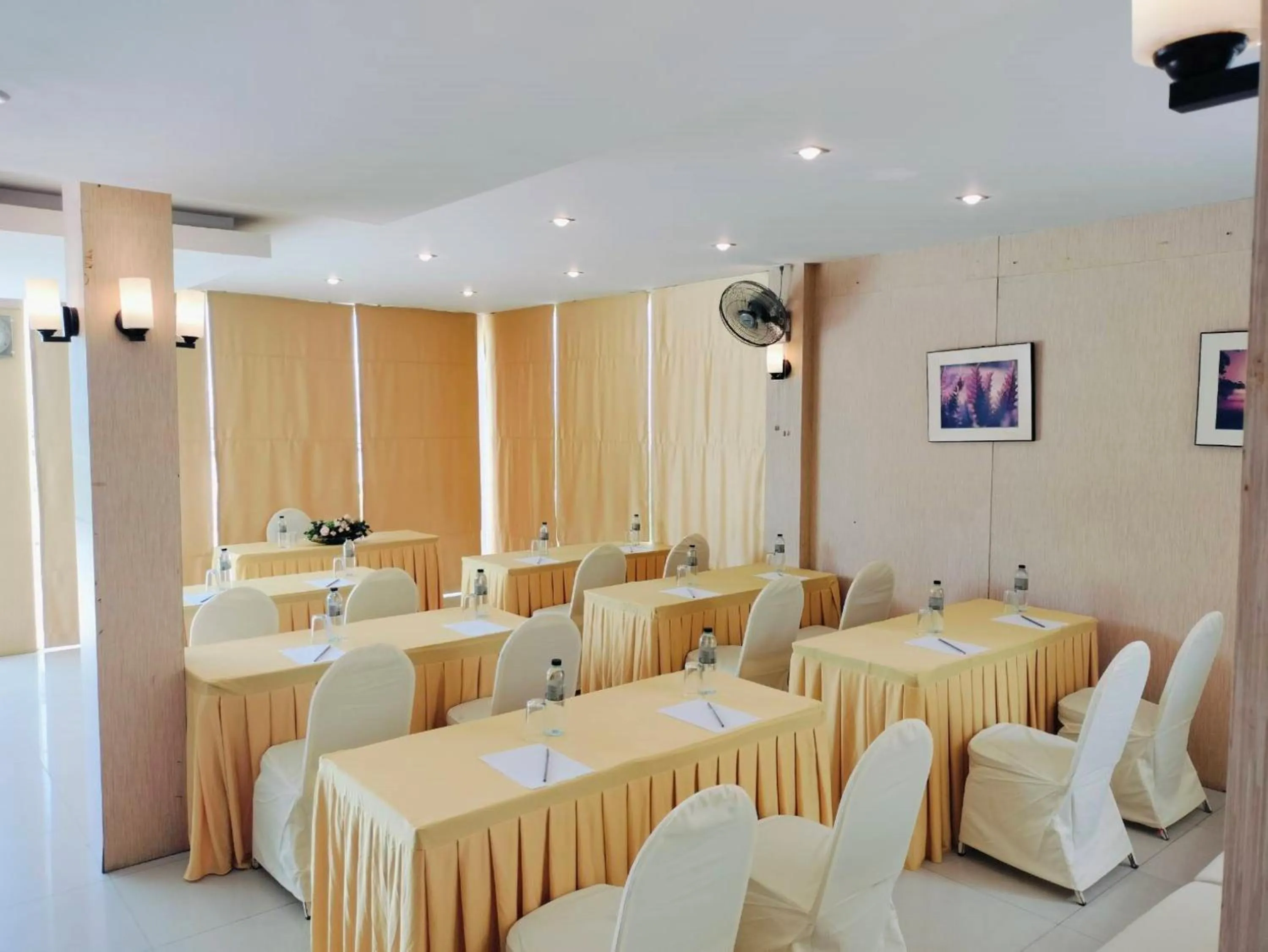 Meeting/conference room in Dragon Beach Resort , Jomtien Beach Pattaya