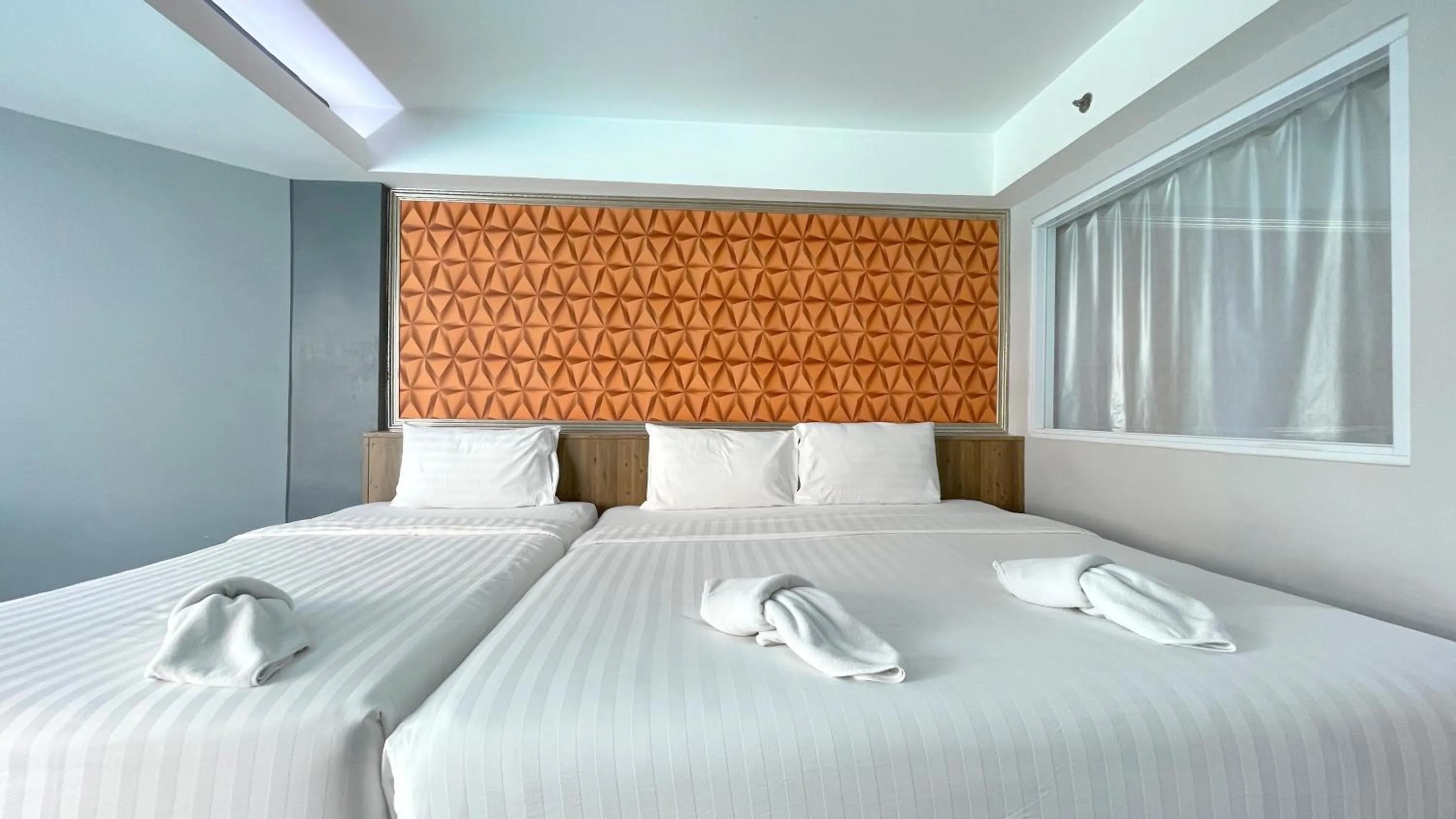 Bed in Dragon Beach Resort , Jomtien Beach Pattaya
