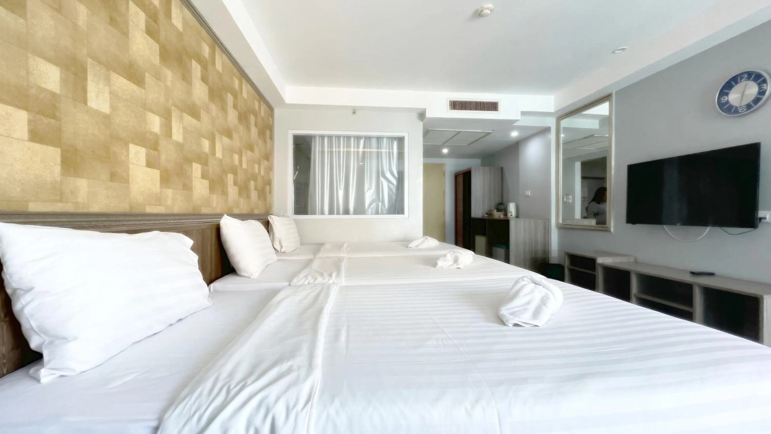 Bed in Dragon Beach Resort , Jomtien Beach Pattaya