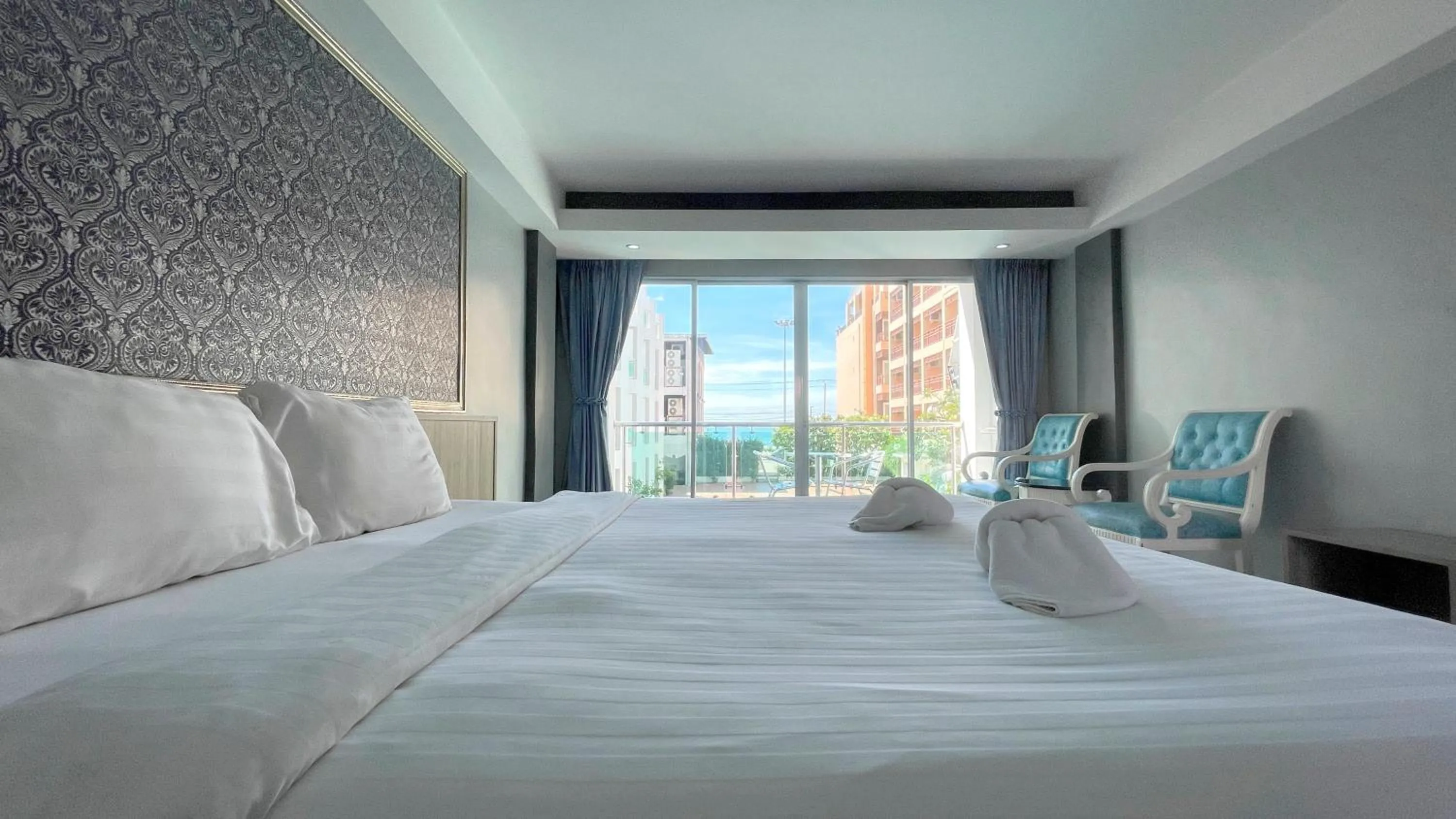 Bed in Dragon Beach Resort , Jomtien Beach Pattaya