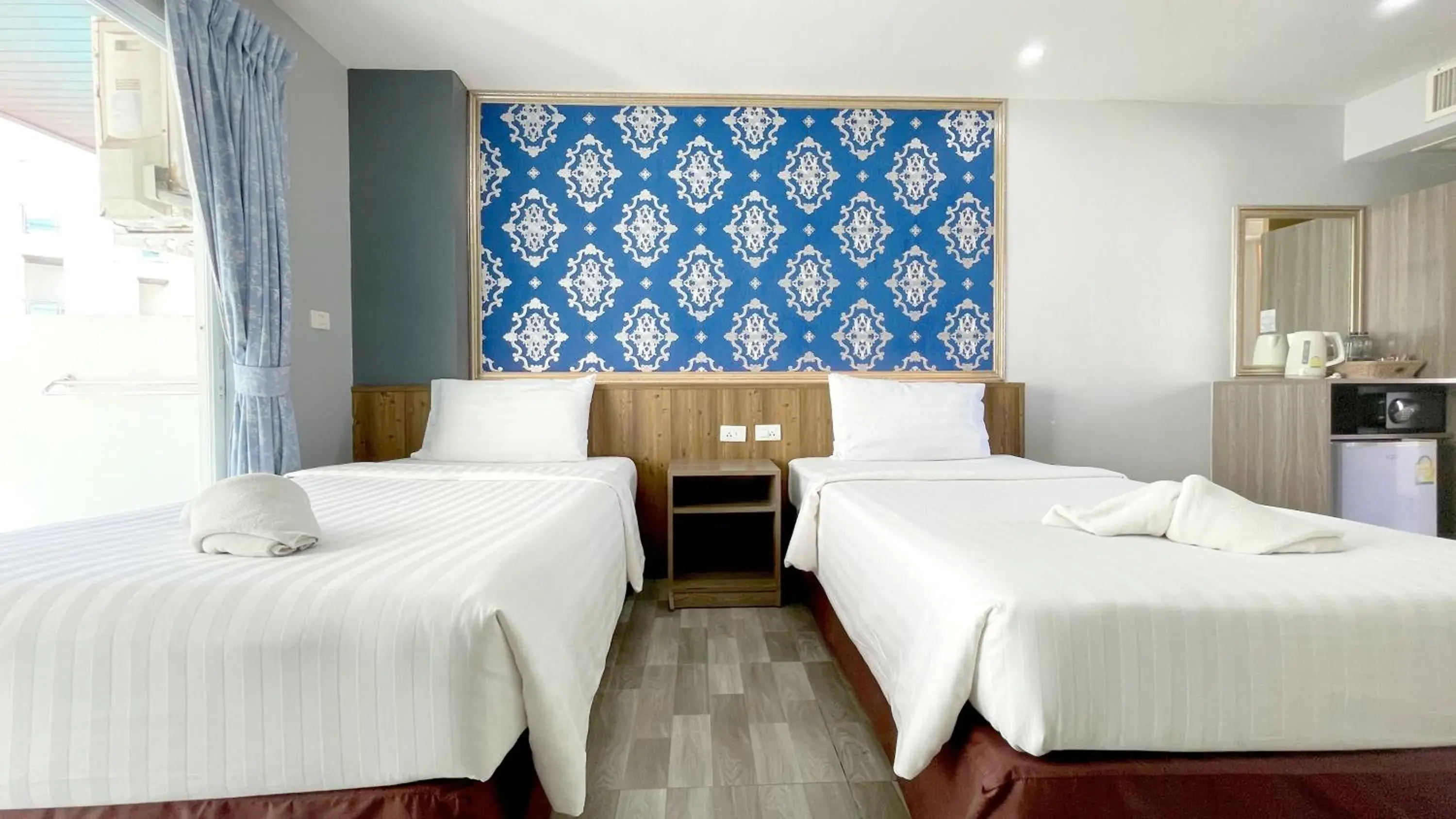 Bed in Dragon Beach Resort , Jomtien Beach Pattaya Bed in Dragon Beach Resort , Jomtien Beach Pattaya