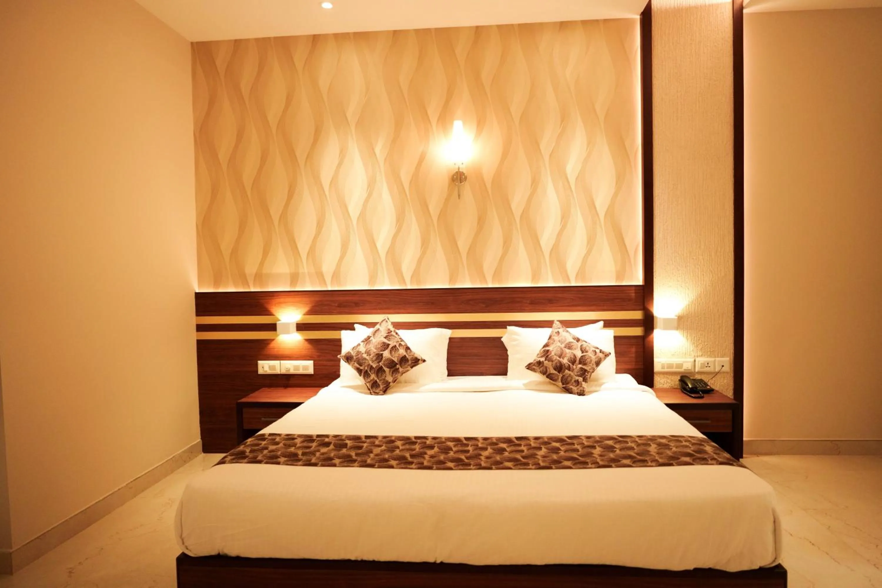 Photo of the whole room, Bed in Valluvanad Residency