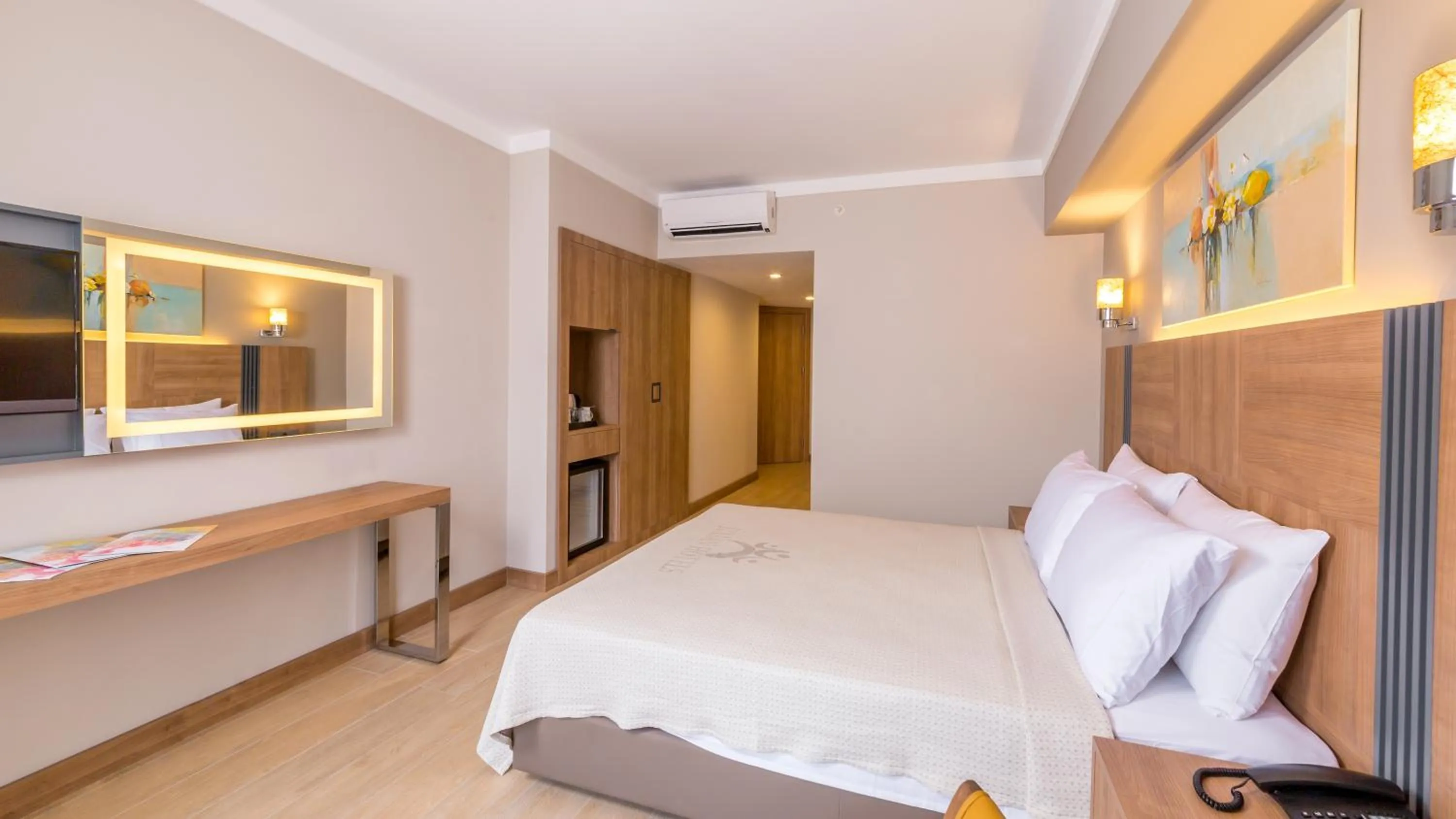 Photo of the whole room, Bed in Ada Julian Marmaris