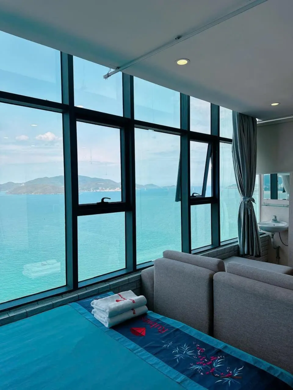 Pearl Nha Trang Beach Apartment