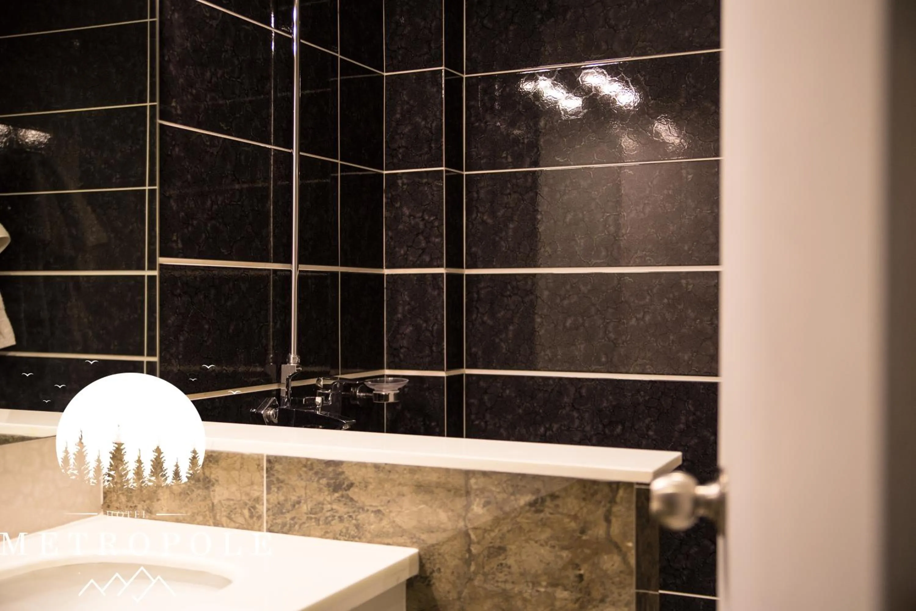 Shower in Metropole Hotel