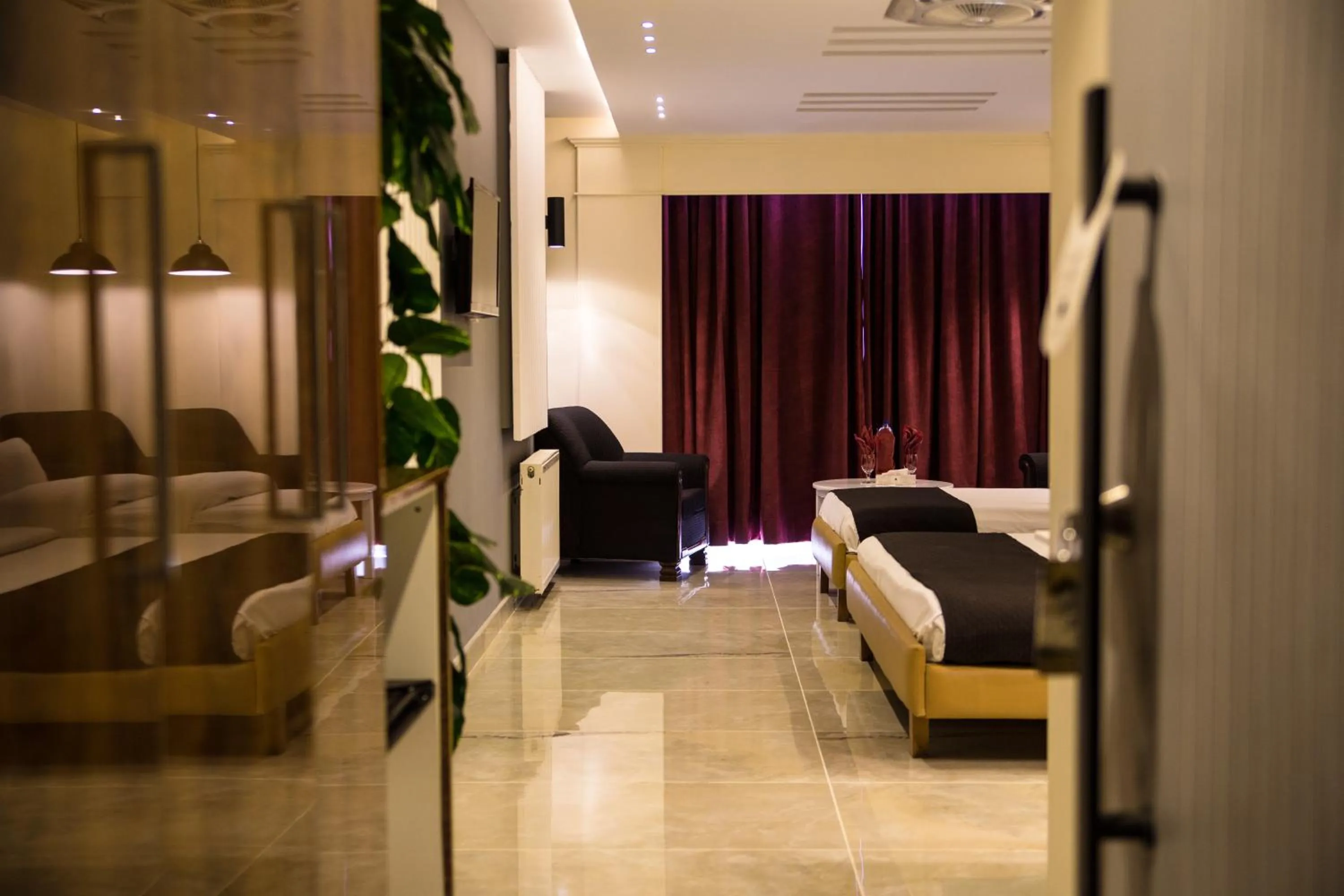 TV and multimedia, Bed in Metropole Hotel