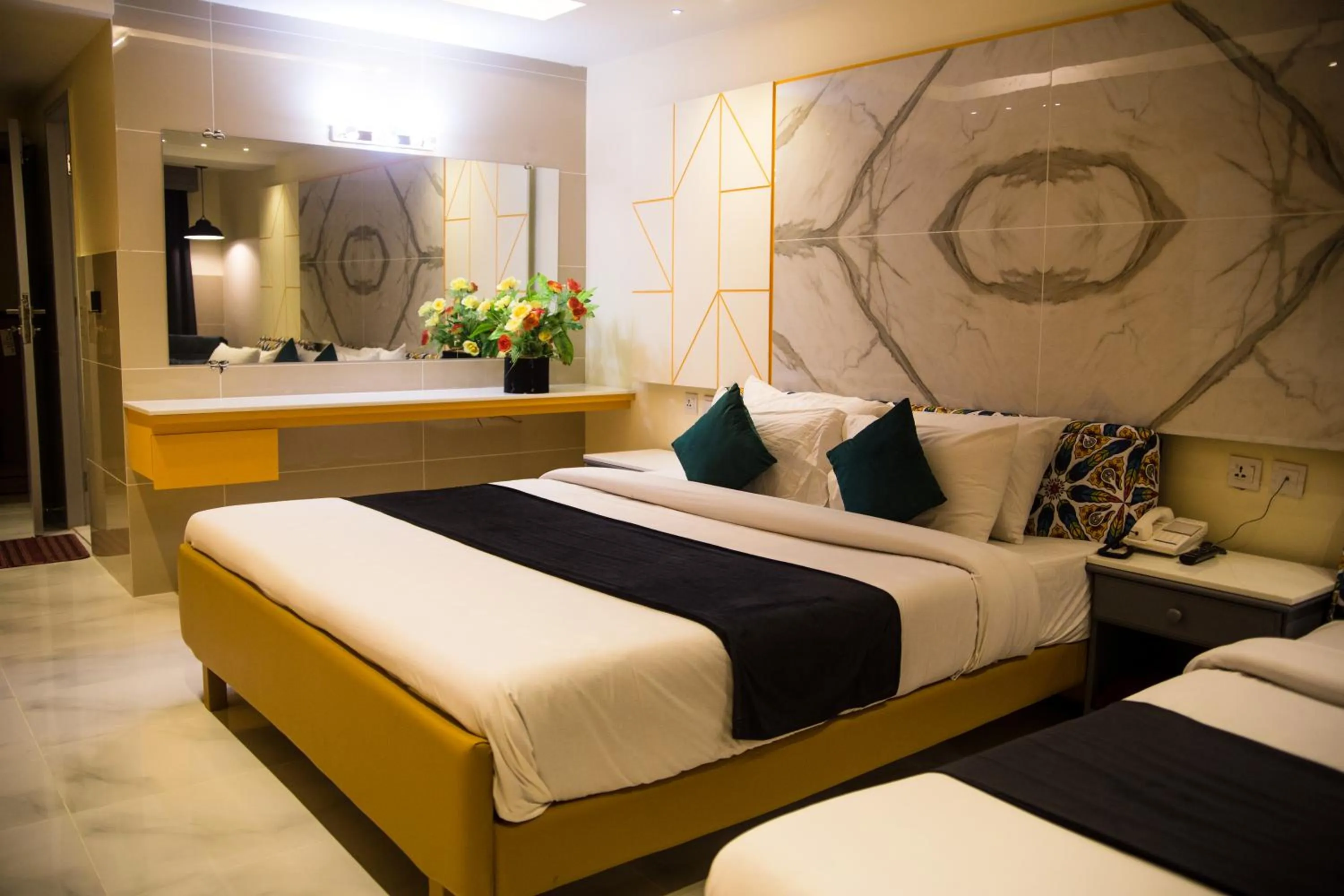 Photo of the whole room, Bed in Metropole Hotel