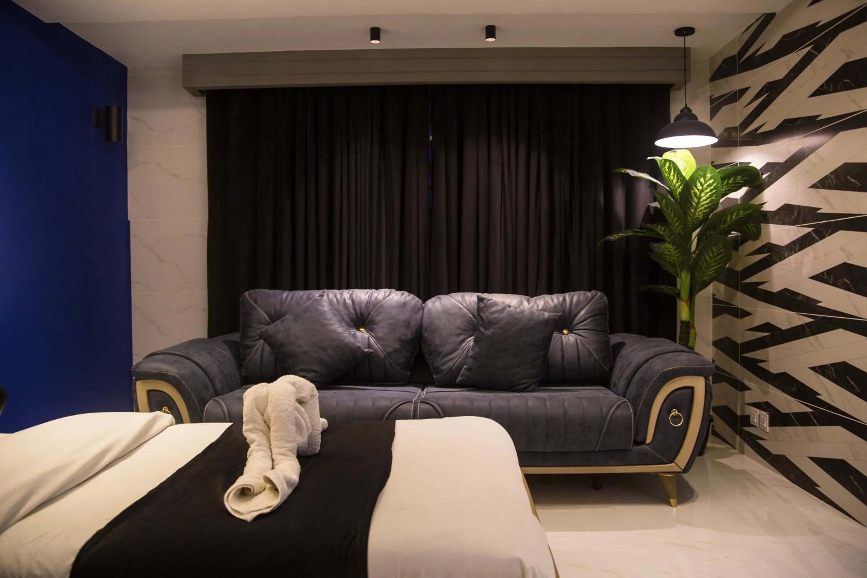 Living room in Metropole Hotel