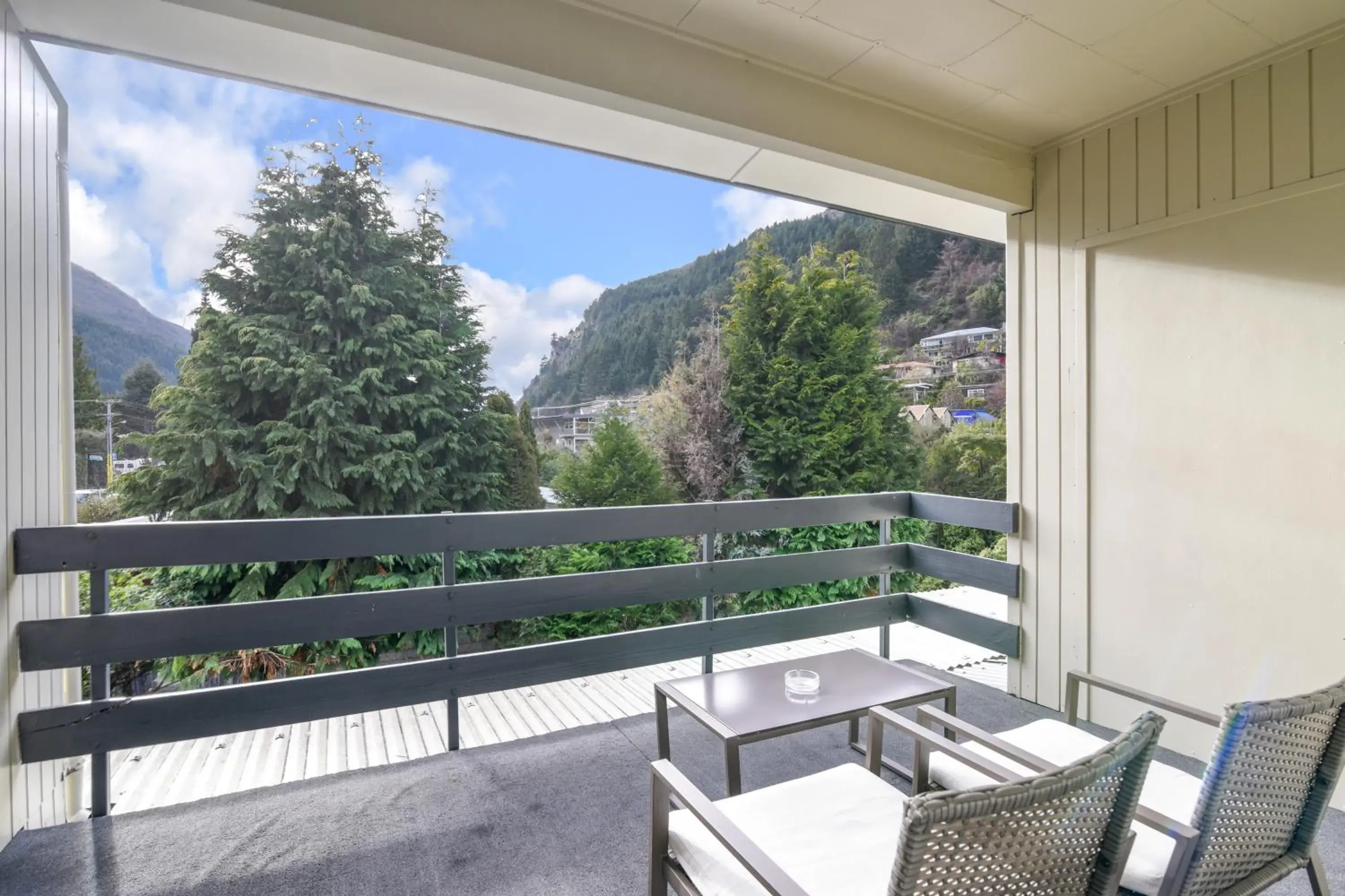 Spring, Balcony/Terrace in The Flaming Kiwi Backpacker