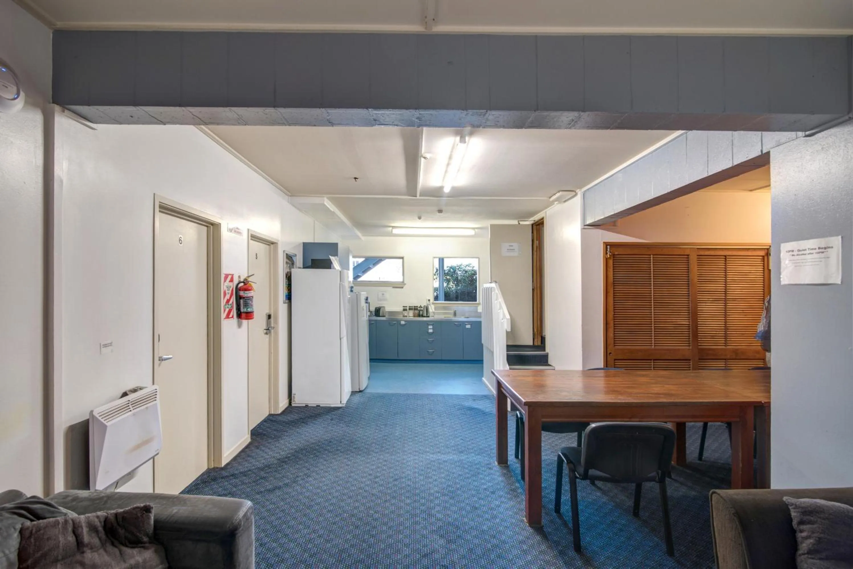 Dining area in The Flaming Kiwi Backpackers