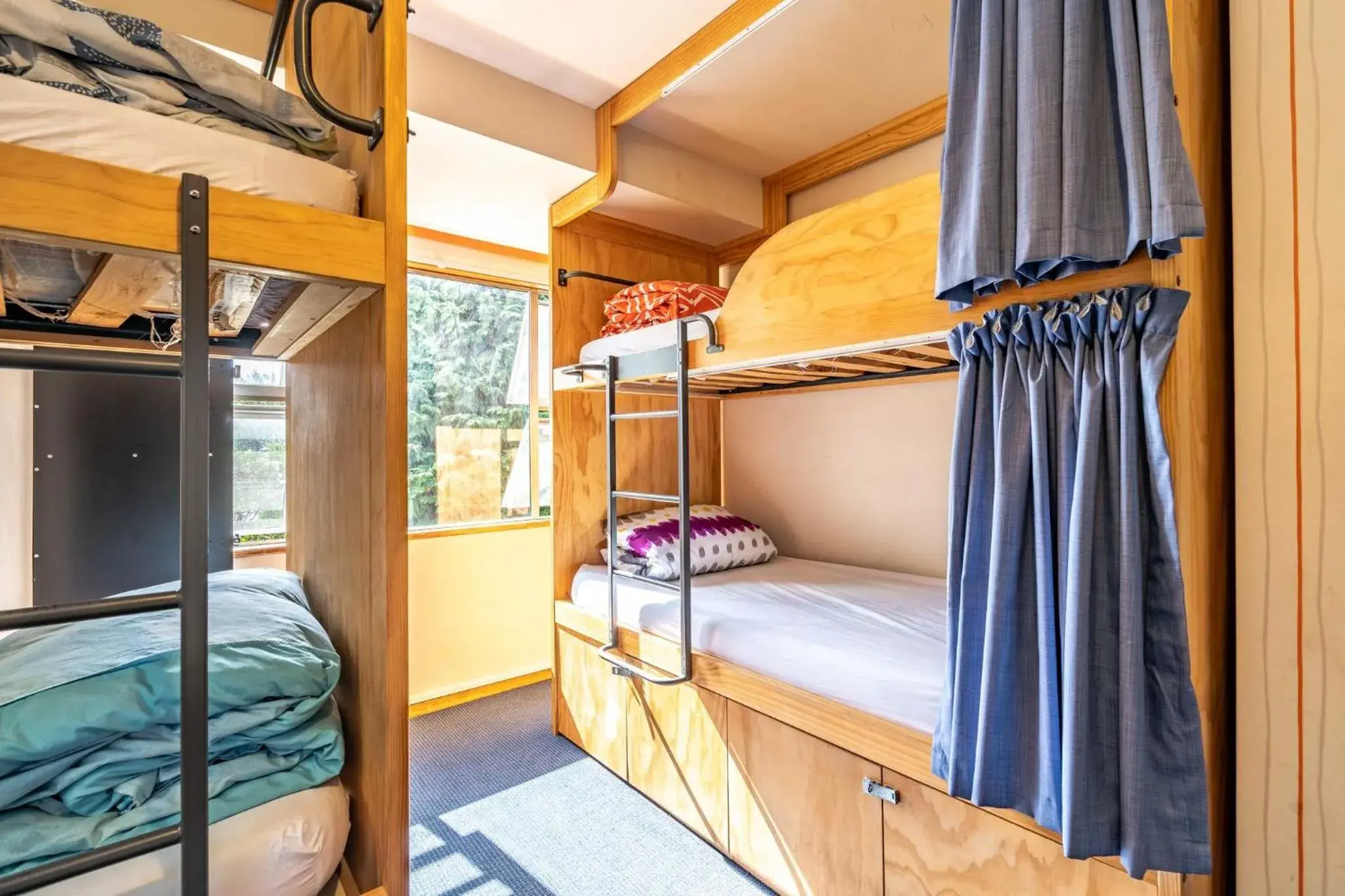 Bunk Bed in The Flaming Kiwi Backpacker