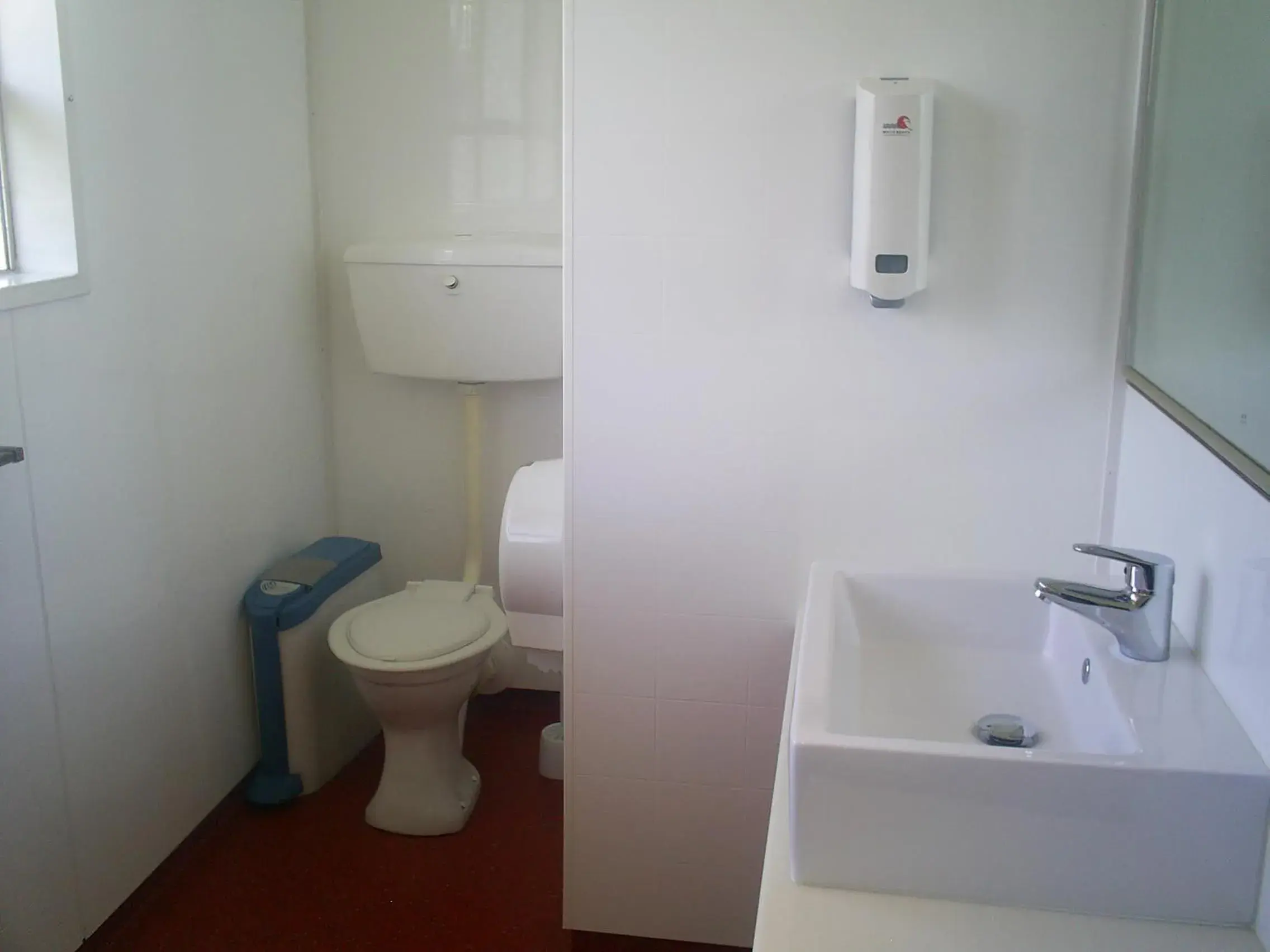 Toilet, Bathroom in The Flaming Kiwi Backpacker