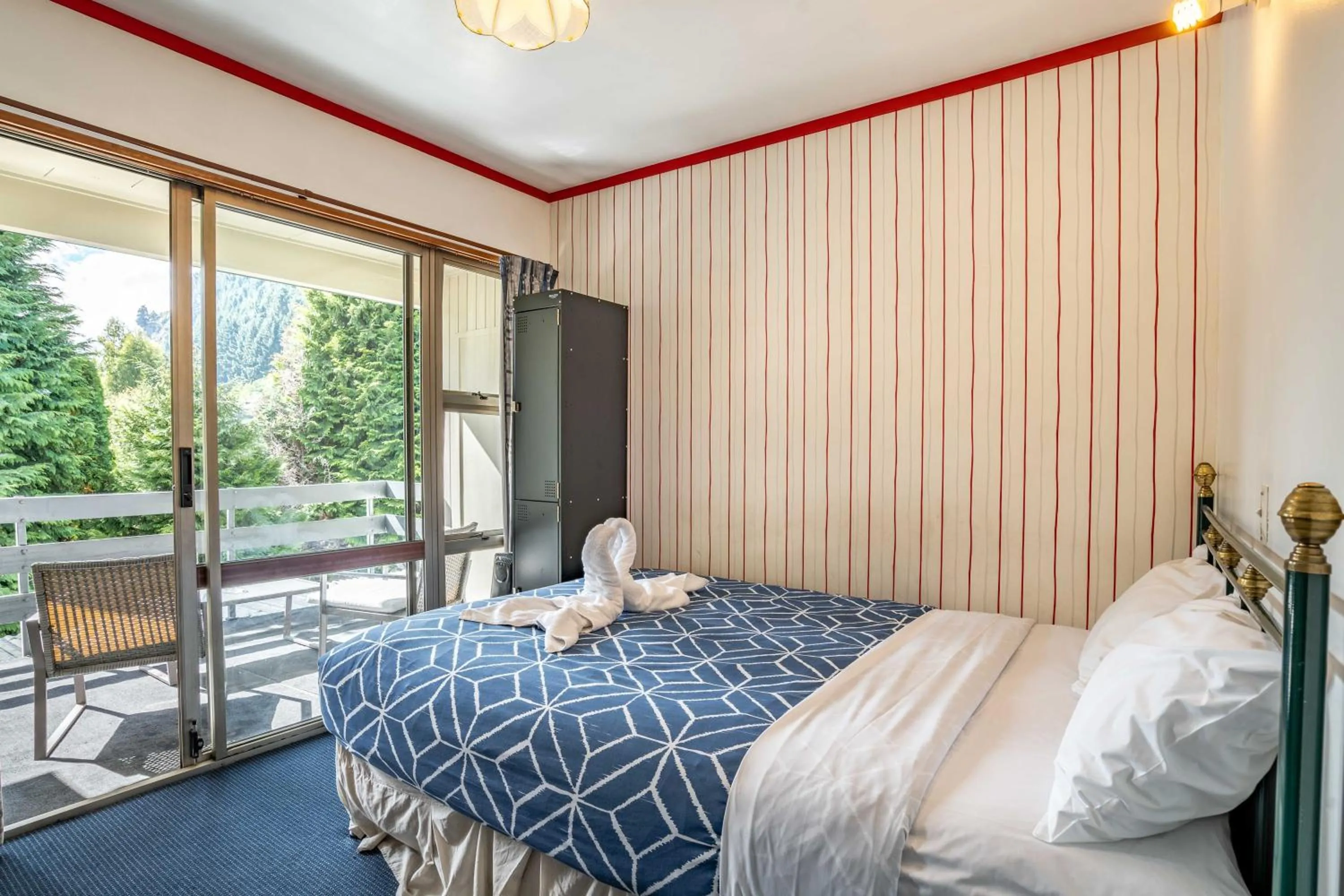 Bed in The Flaming Kiwi Backpackers