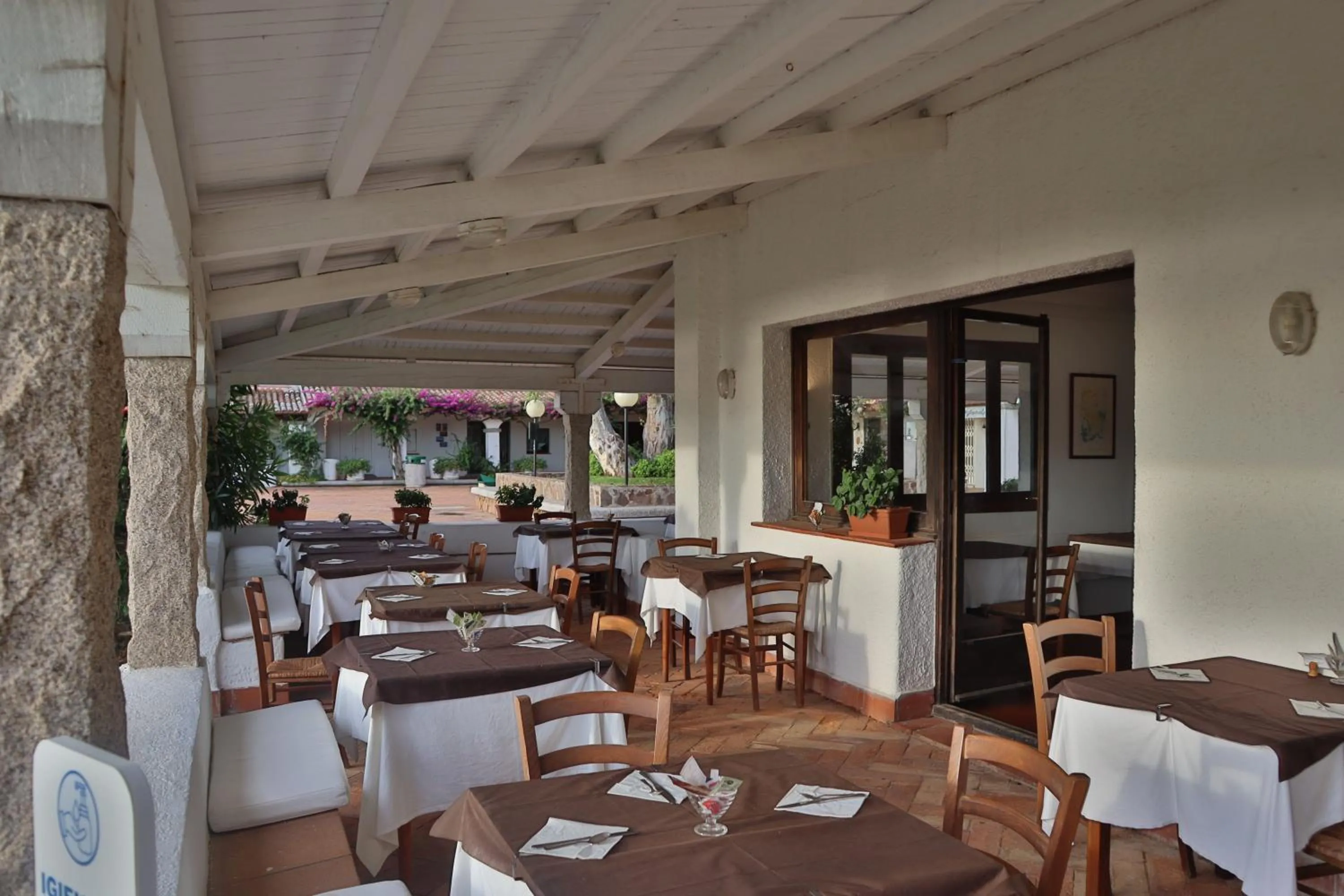 Restaurant/places to eat in IHR Hotel San Paolo