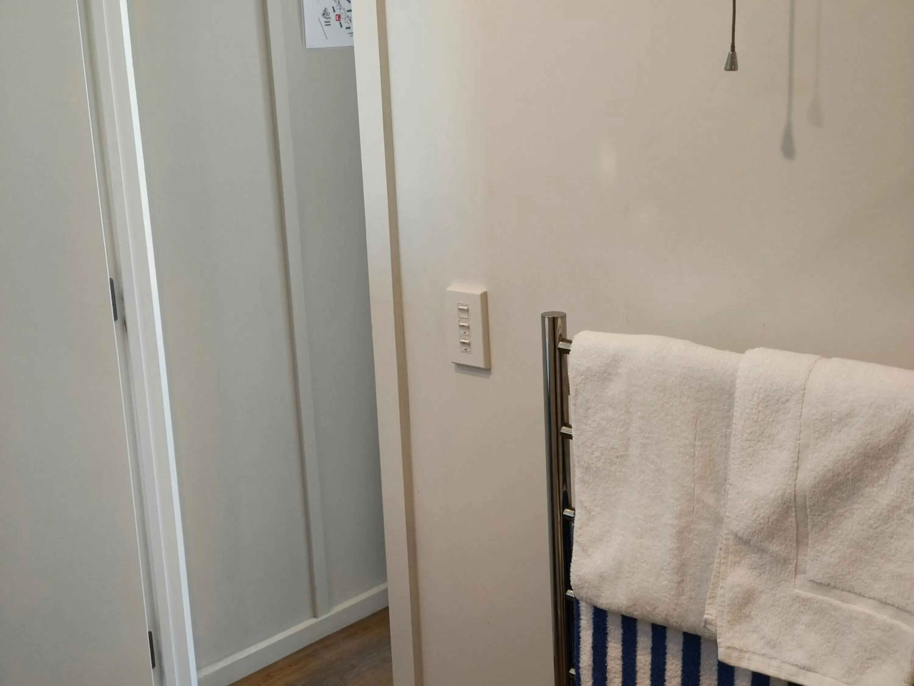 Bathroom, Bed in Braxmere Lodge