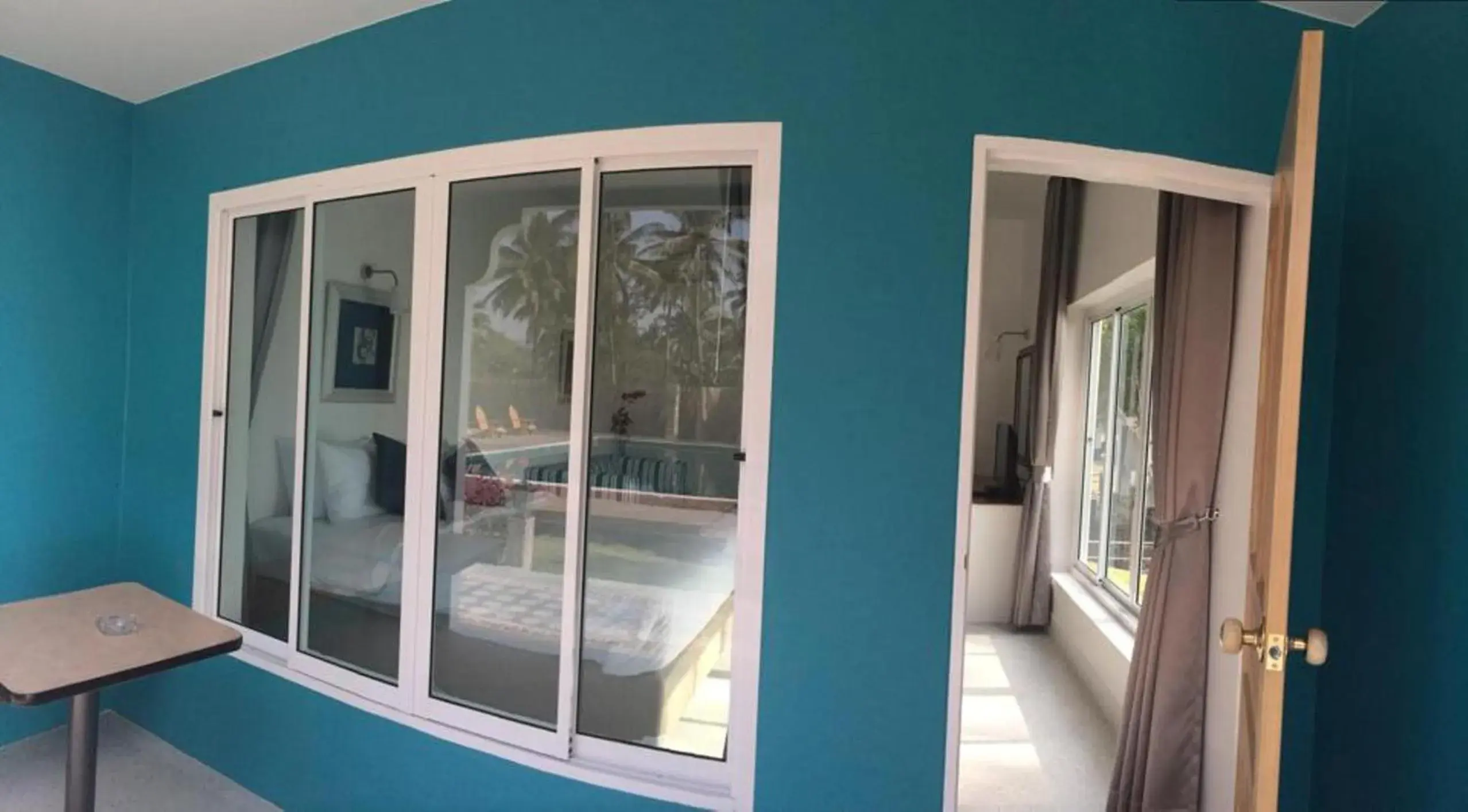 Facade/entrance in Meet The Sea Facade/entrance in Meet The Sea