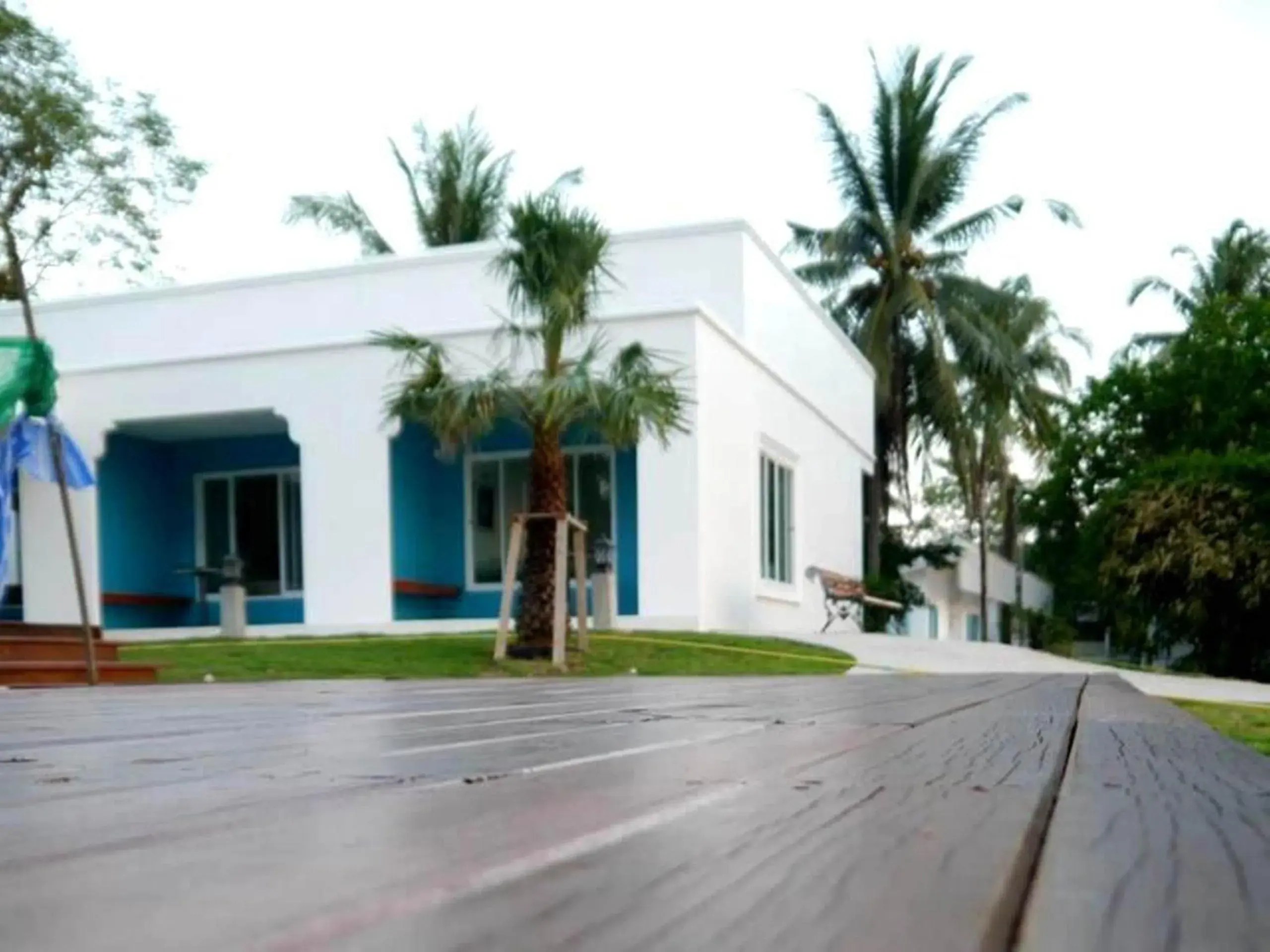 Facade/entrance in Meet The Sea Facade/entrance in Meet The Sea